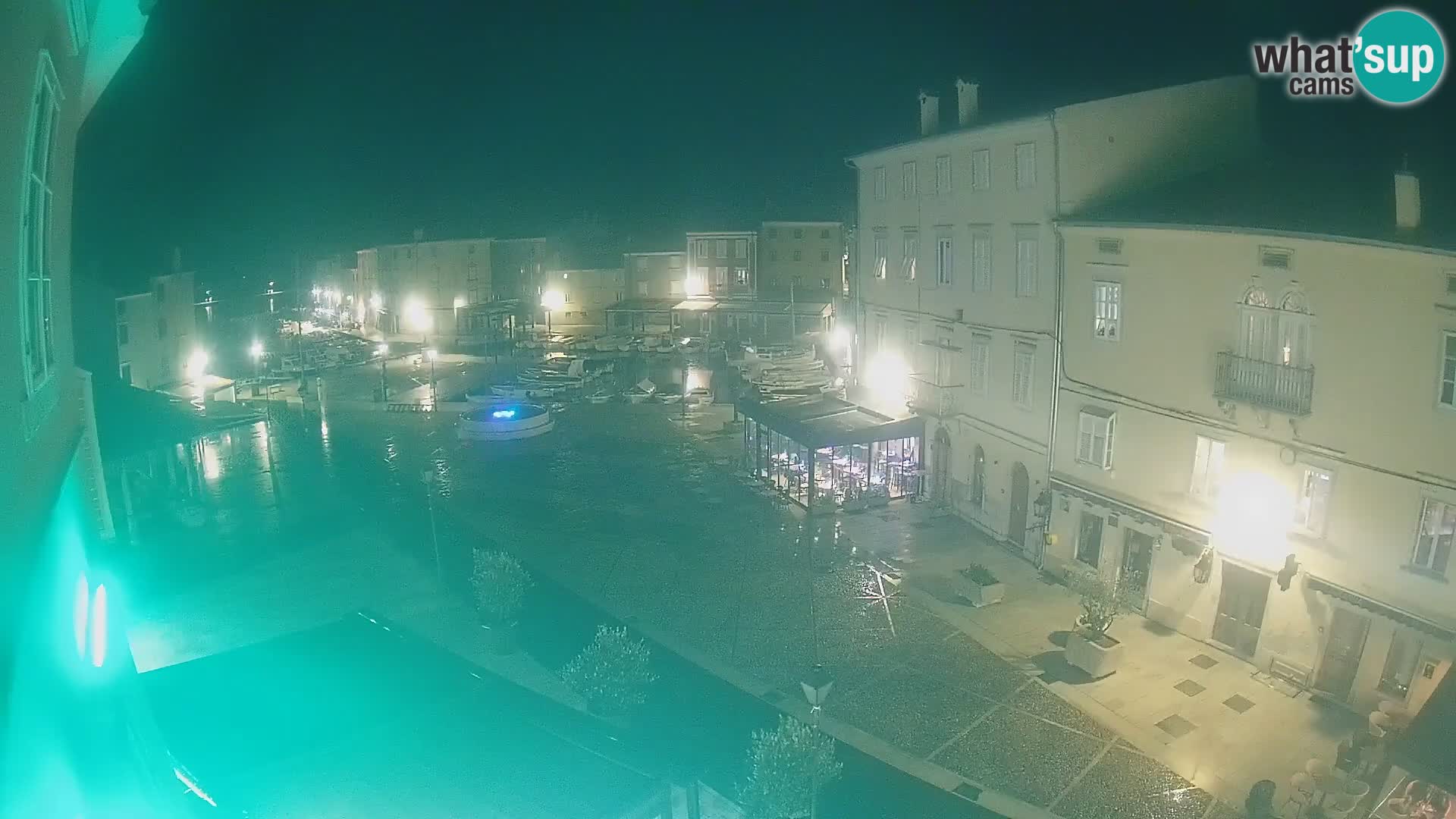 Cámara en vivo ciudad de Cres – plaza principal y “mandrač” – isla de Cres – Croacia
