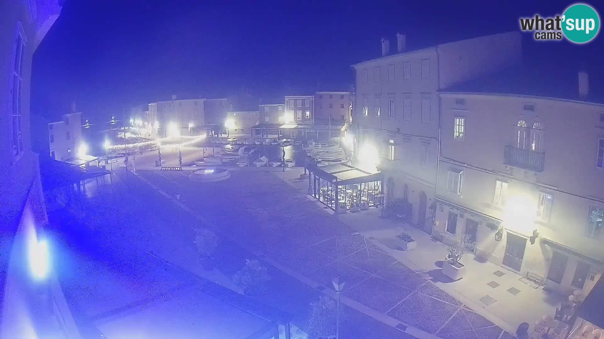 Cámara en vivo ciudad de Cres – plaza principal y “mandrač” – isla de Cres – Croacia