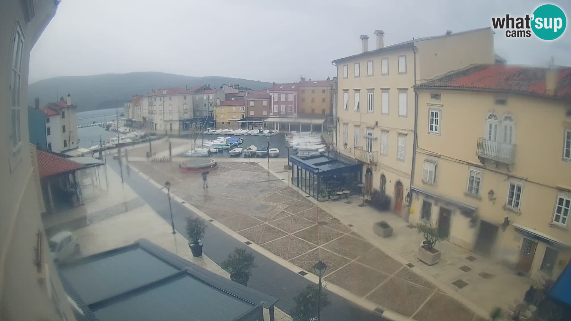 Cámara en vivo ciudad de Cres – plaza principal y “mandrač” – isla de Cres – Croacia