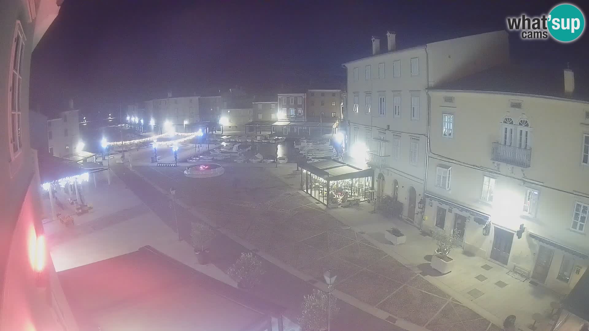 LIVE cam Cres city – place principale et “mandrač” – île de Cres – Croatie