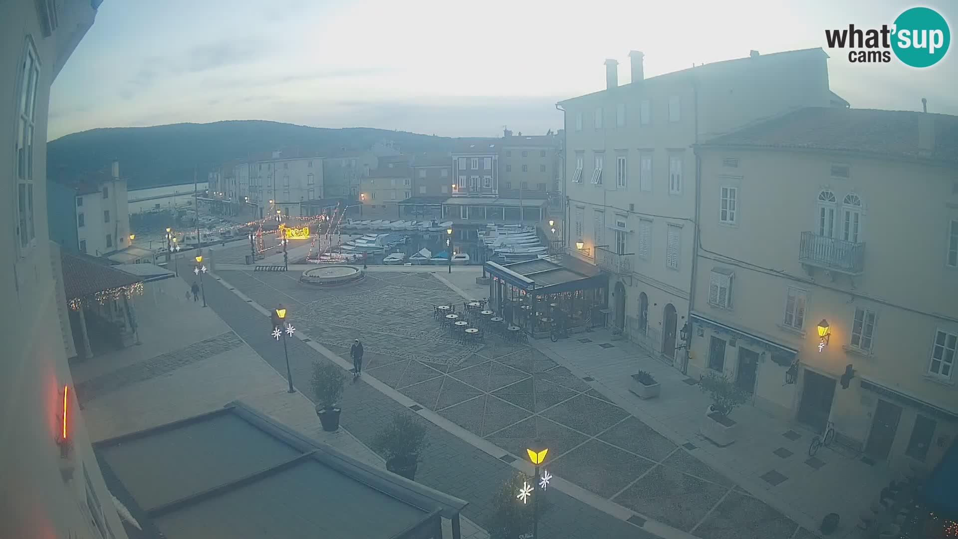 LIVE cam Cres città – piazza principale e “mandrač” – isola di Cherso – Croazia