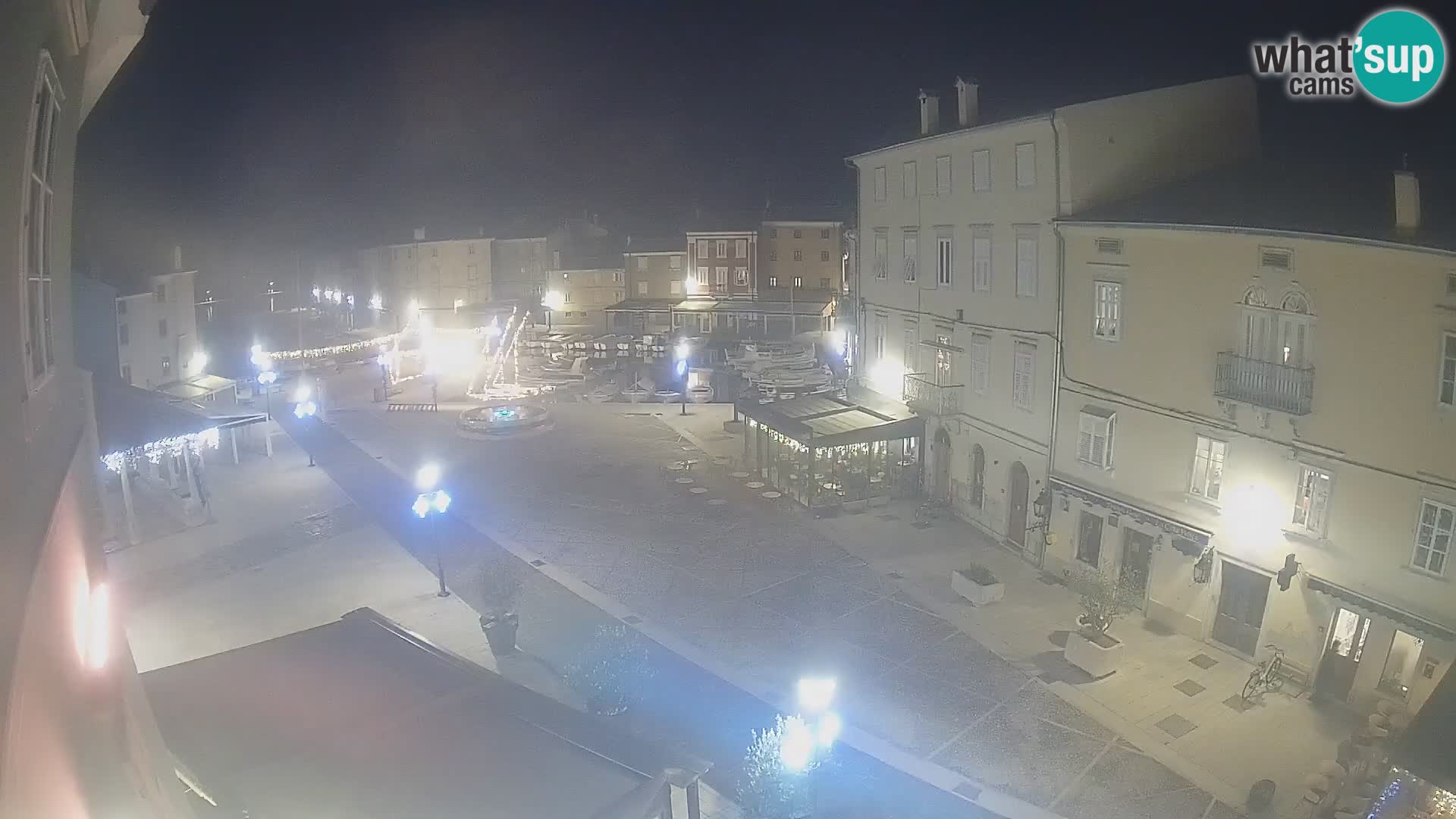 Cámara en vivo ciudad de Cres – plaza principal y “mandrač” – isla de Cres – Croacia