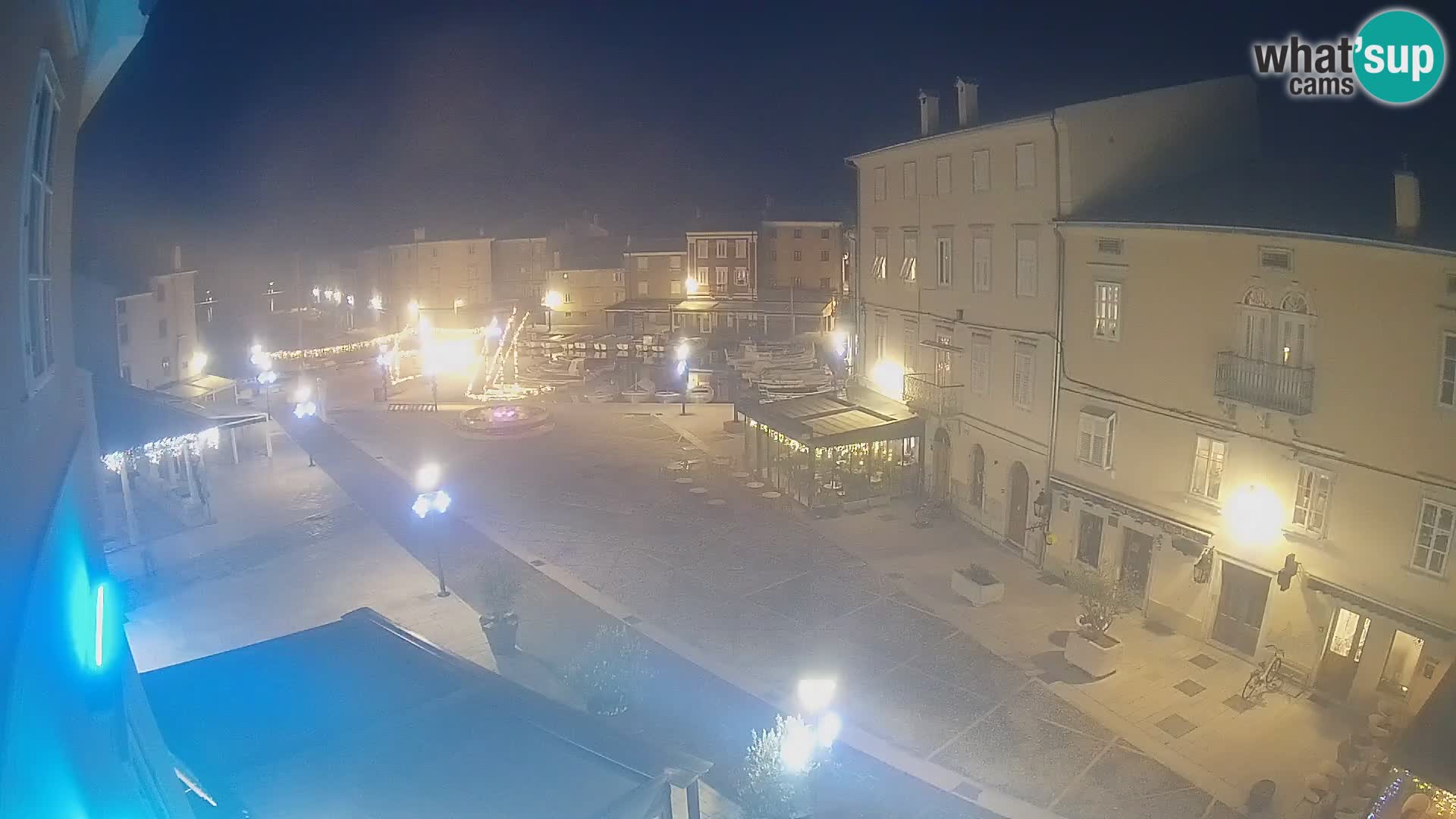 LIVE cam Cres city – place principale et “mandrač” – île de Cres – Croatie
