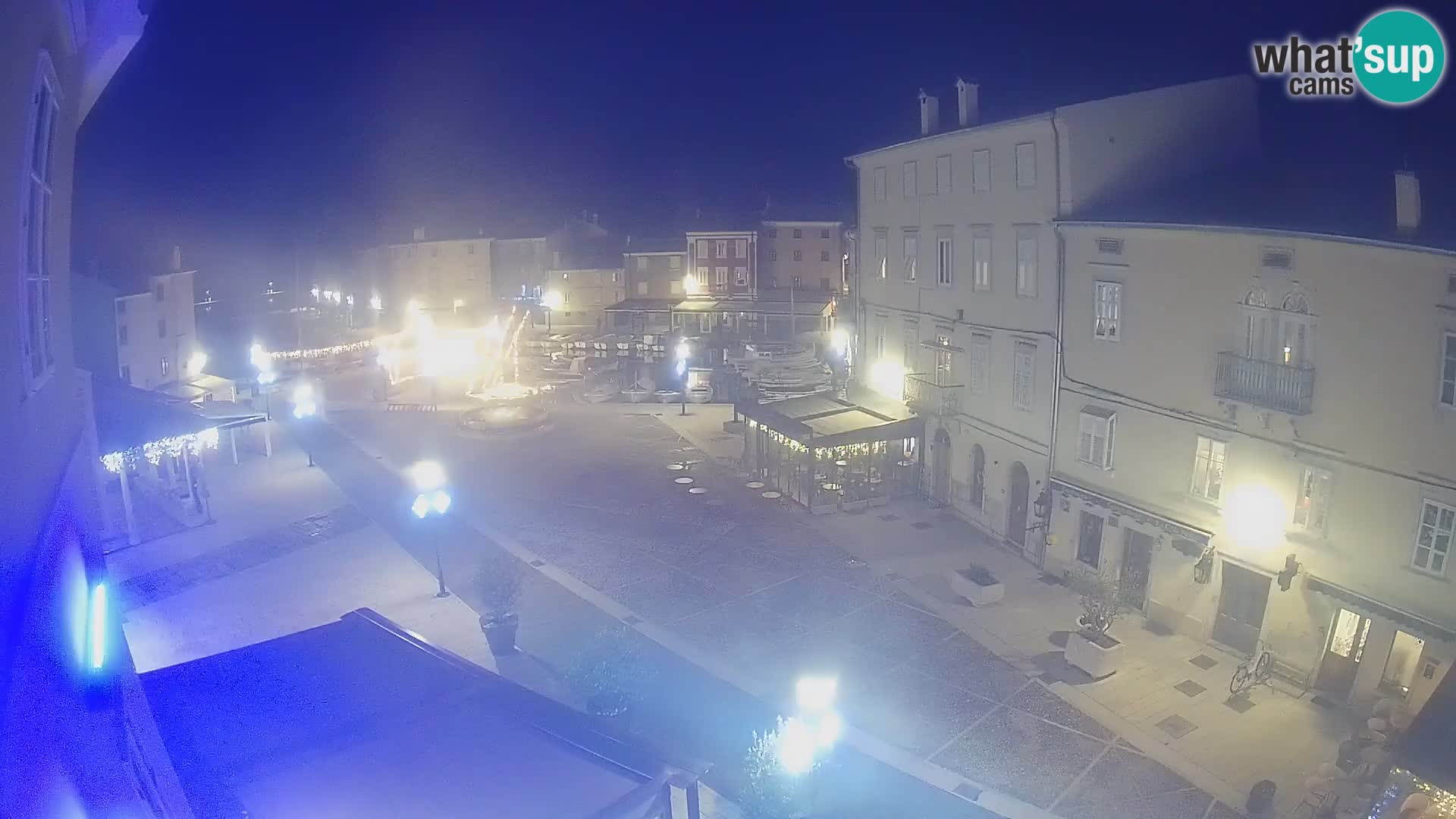 Cámara en vivo ciudad de Cres – plaza principal y “mandrač” – isla de Cres – Croacia