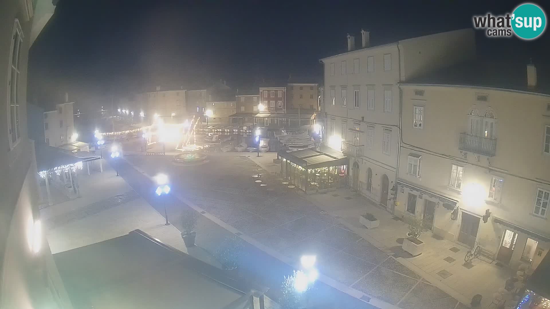 Cámara en vivo ciudad de Cres – plaza principal y “mandrač” – isla de Cres – Croacia