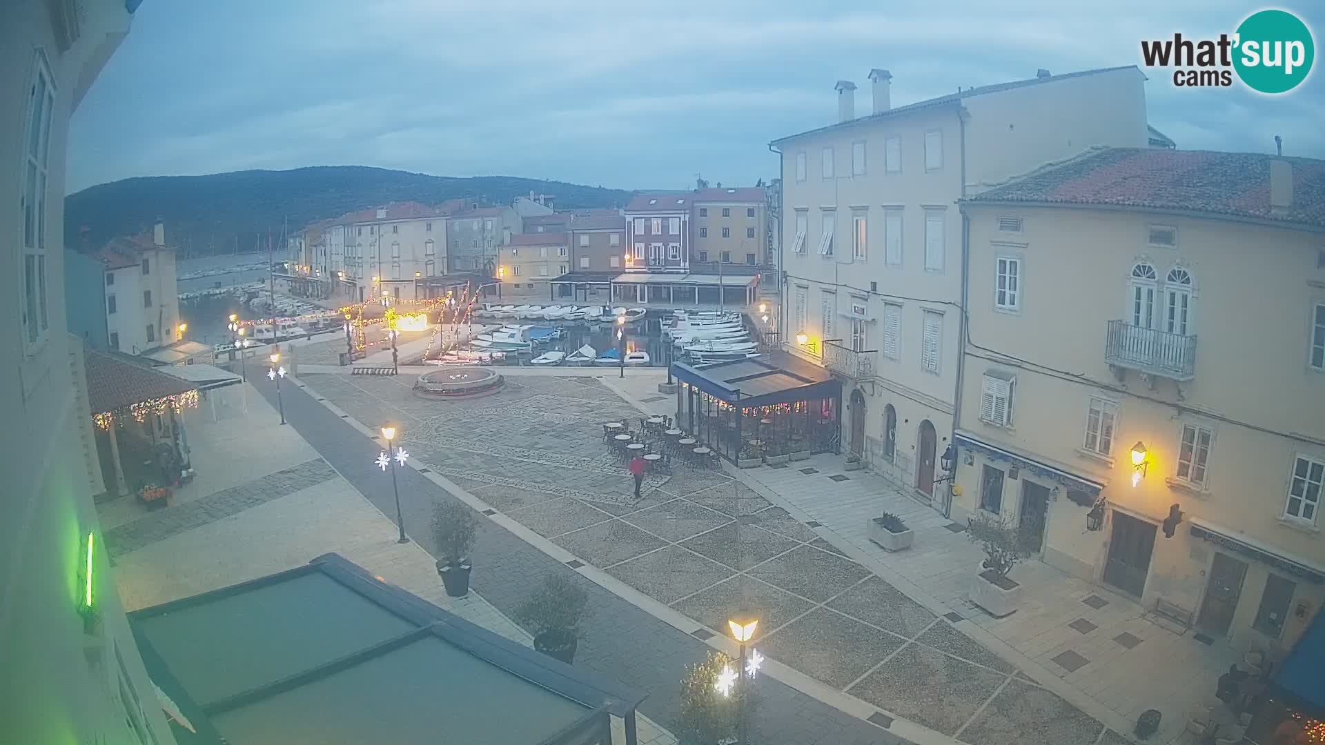 LIVE cam Cres Stadt – Hauptplatz und “mandrač” – Cres Insel – Kroatien