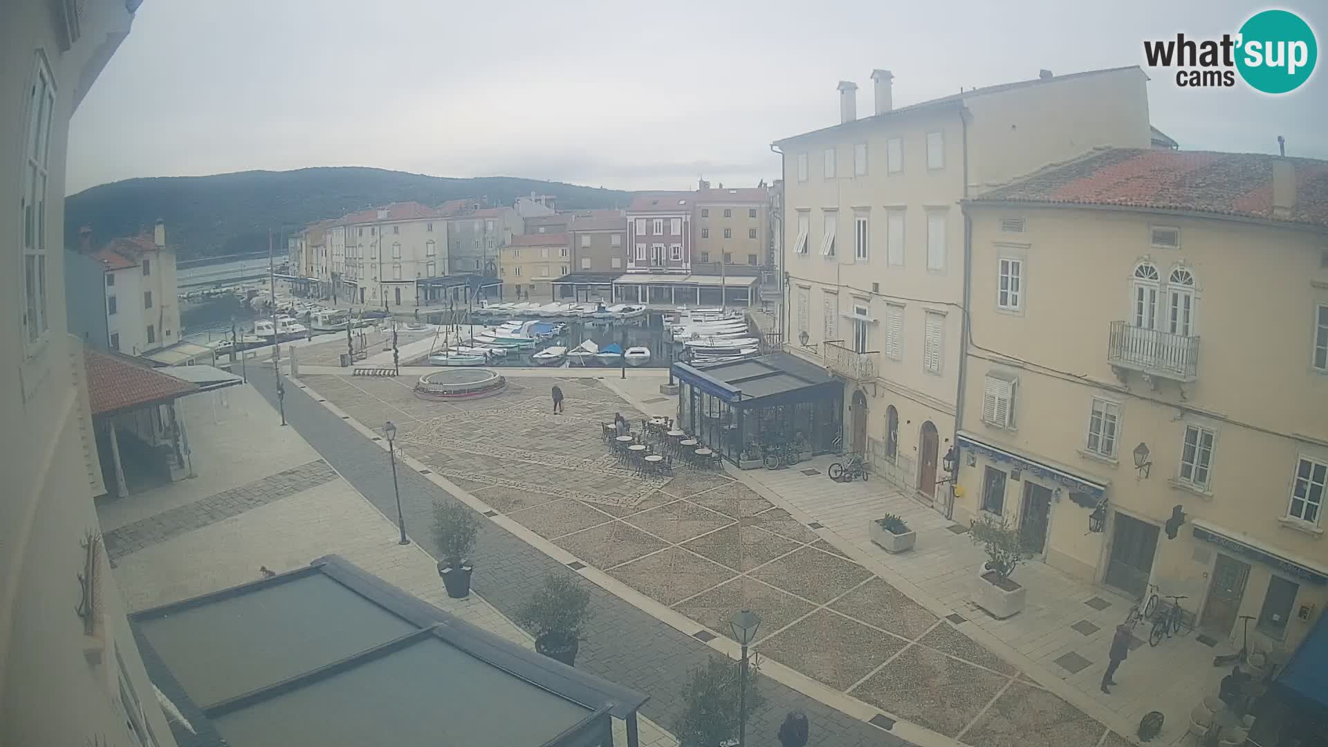 LIVE cam Cres Stadt – Hauptplatz und “mandrač” – Cres Insel – Kroatien