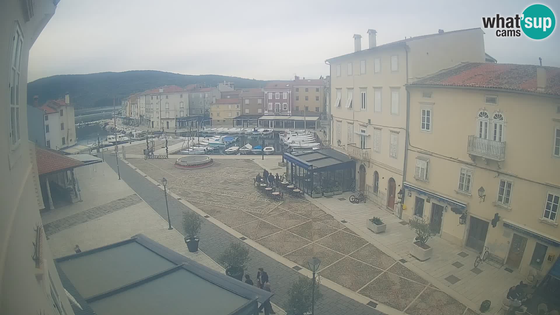 LIVE cam Cres Stadt – Hauptplatz und “mandrač” – Cres Insel – Kroatien