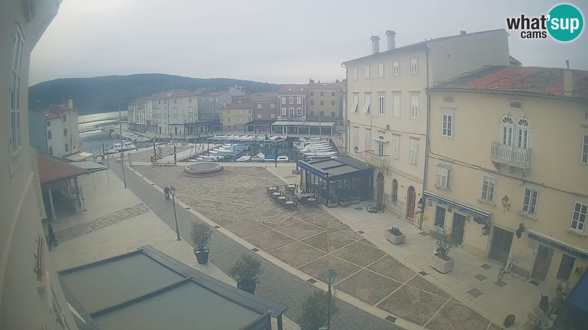 LIVE cam Cres Stadt – Hauptplatz und “mandrač” – Cres Insel – Kroatien