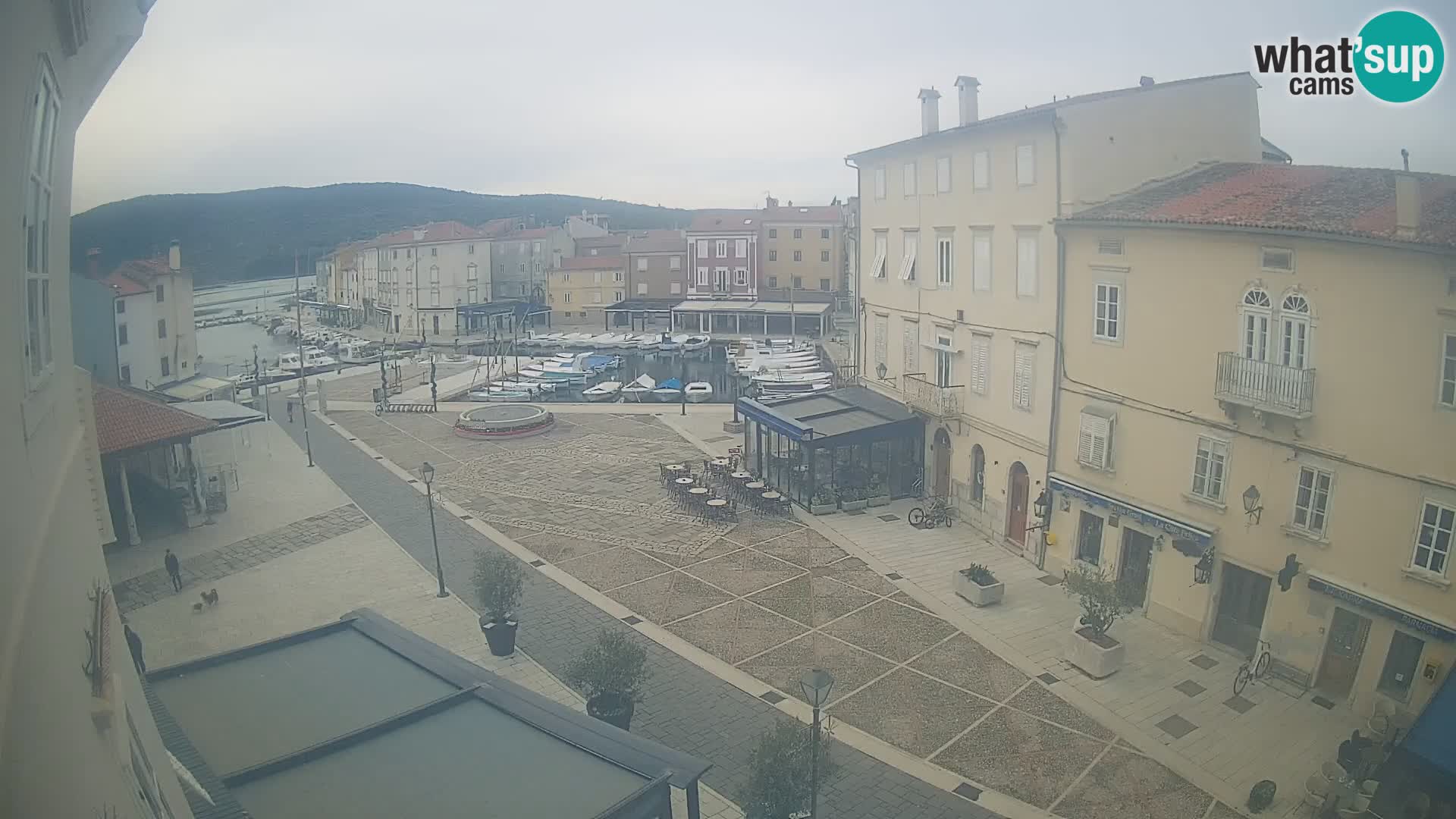 LIVE cam Cres Stadt – Hauptplatz und “mandrač” – Cres Insel – Kroatien