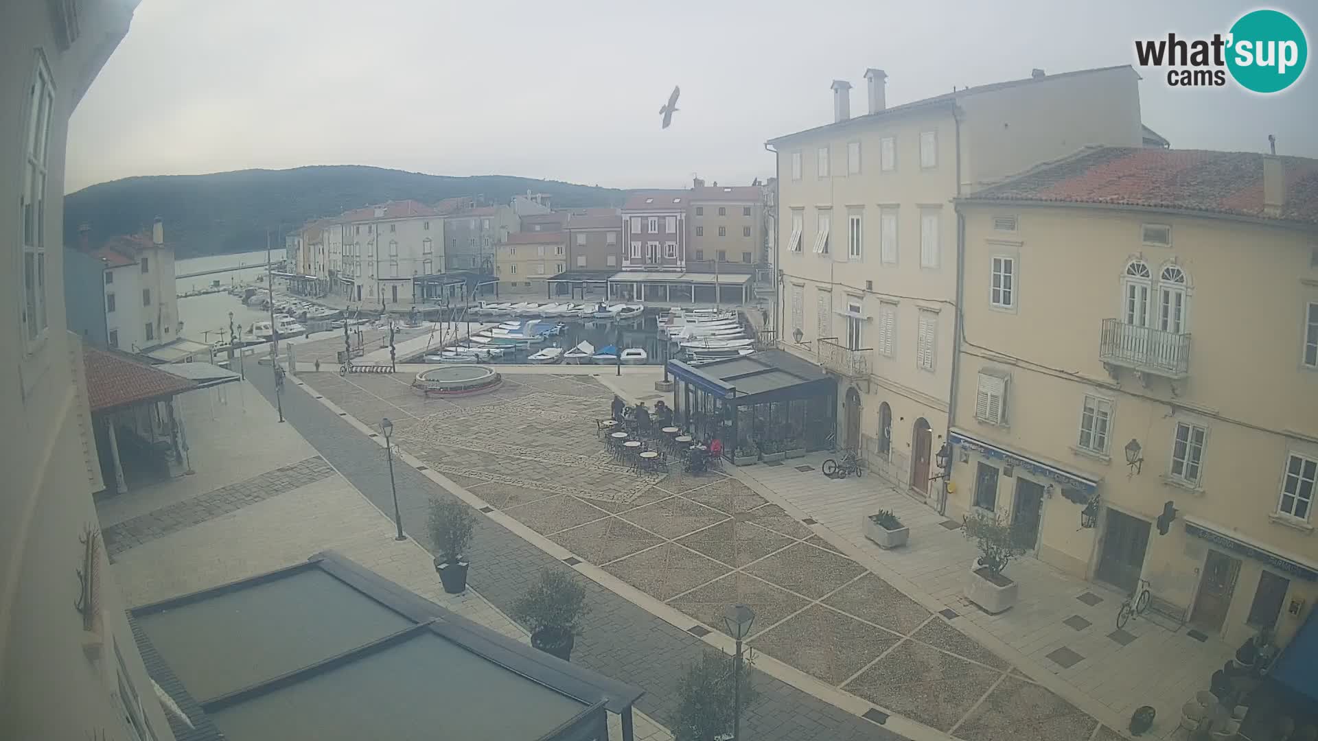 Cámara en vivo ciudad de Cres – plaza principal y “mandrač” – isla de Cres – Croacia