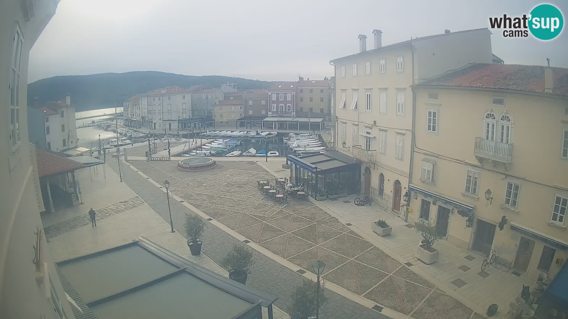 LIVE cam Cres città – piazza principale e “mandrač” – isola di Cherso – Croazia