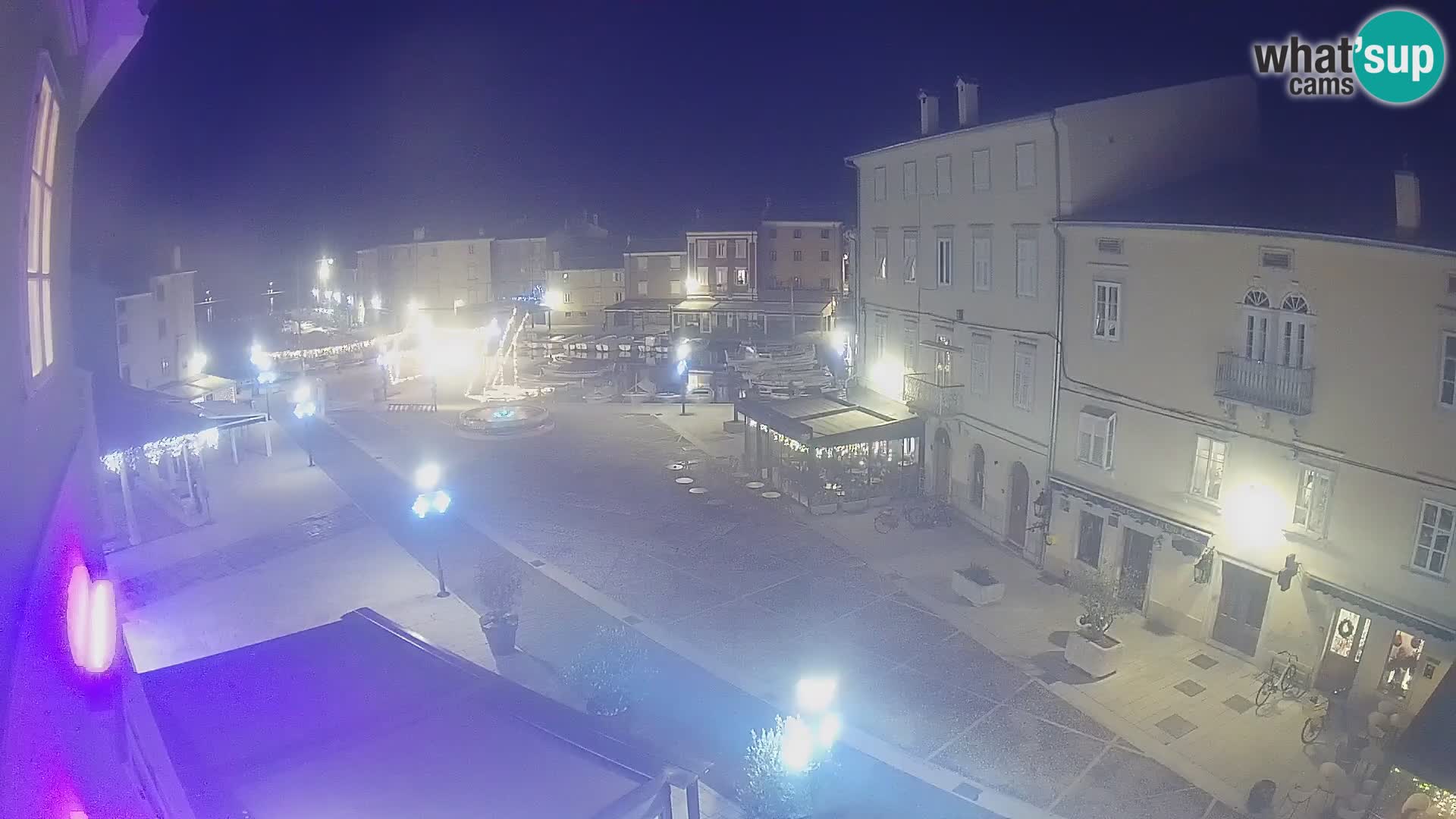 Cámara en vivo ciudad de Cres – plaza principal y “mandrač” – isla de Cres – Croacia