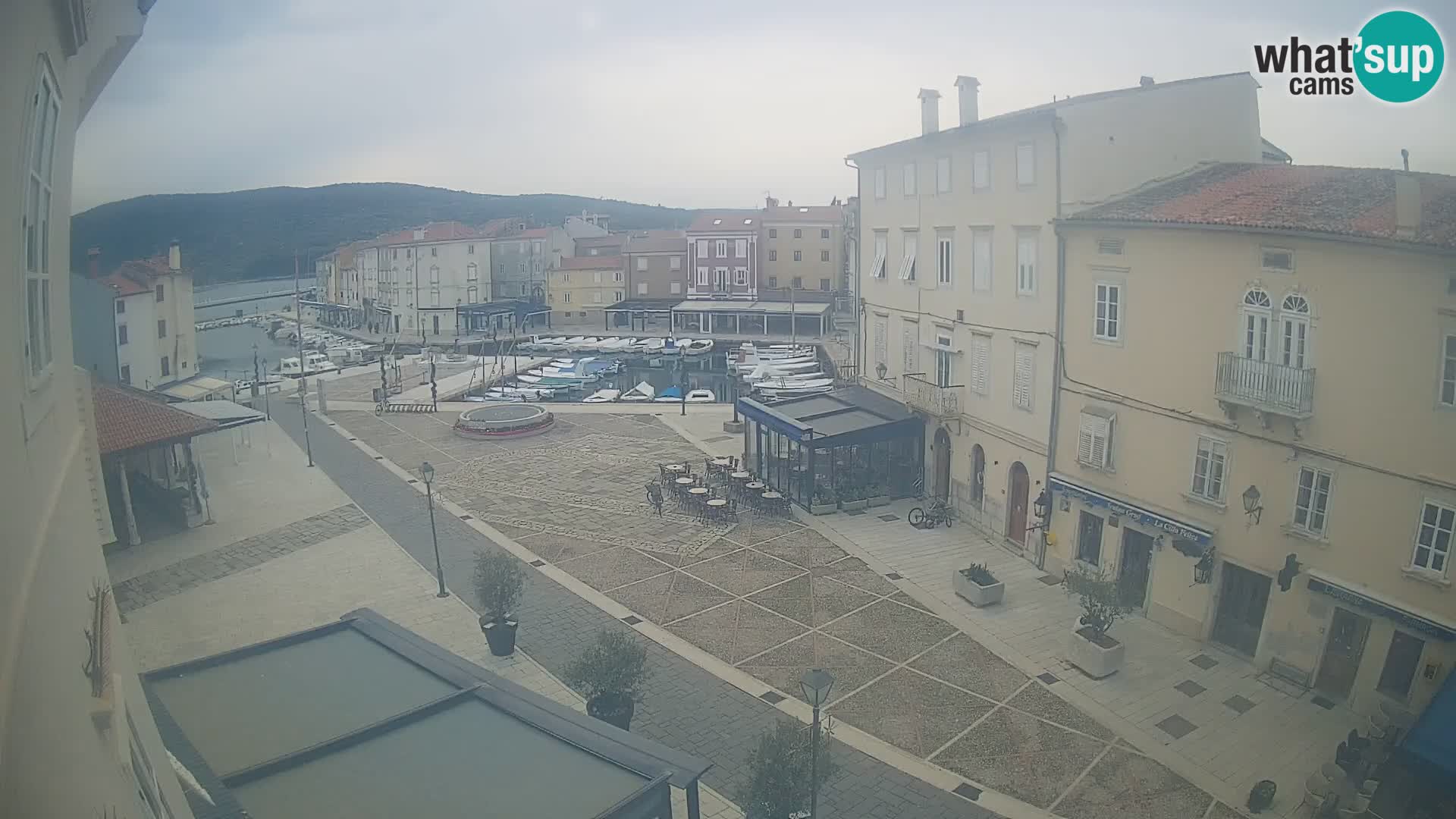 LIVE cam Cres città – piazza principale e “mandrač” – isola di Cherso – Croazia