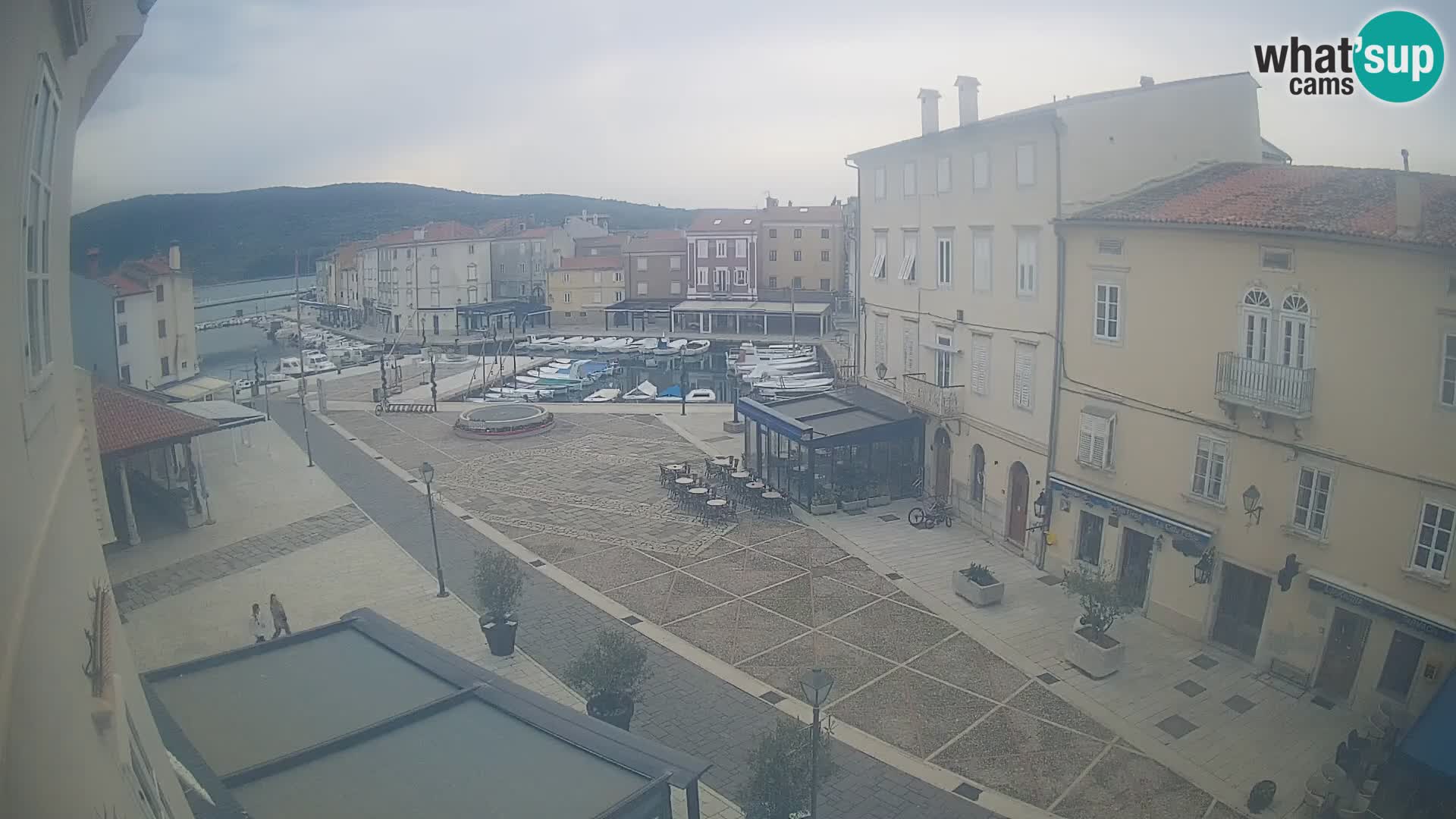LIVE cam Cres city – place principale et “mandrač” – île de Cres – Croatie