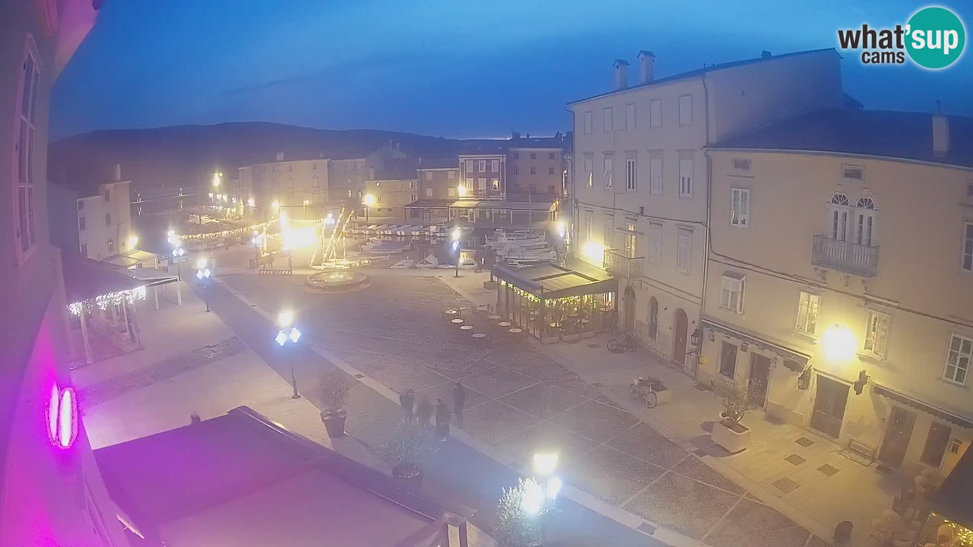 LIVE cam Cres città – piazza principale e “mandrač” – isola di Cherso – Croazia