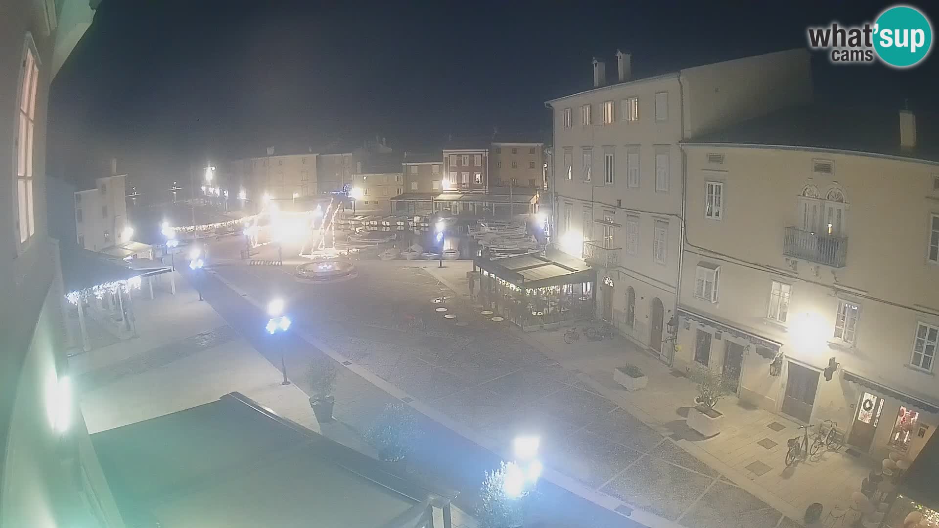 Cámara en vivo ciudad de Cres – plaza principal y “mandrač” – isla de Cres – Croacia