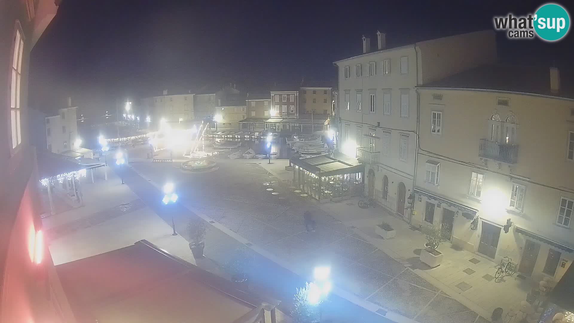 Cámara en vivo ciudad de Cres – plaza principal y “mandrač” – isla de Cres – Croacia