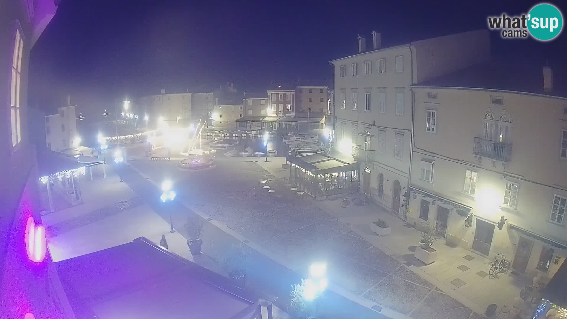 Kamera v ŽIVO Cres mesto – glavni trg in “mandrač” – otok Cres – Hrvaška