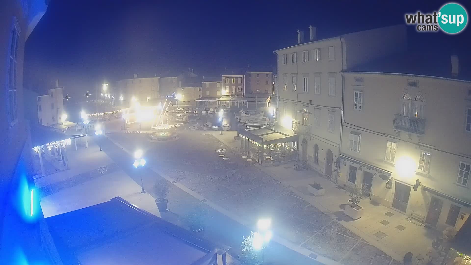 Web kamera Grad Cres – glavni trg i “mandrač” – otok Cres