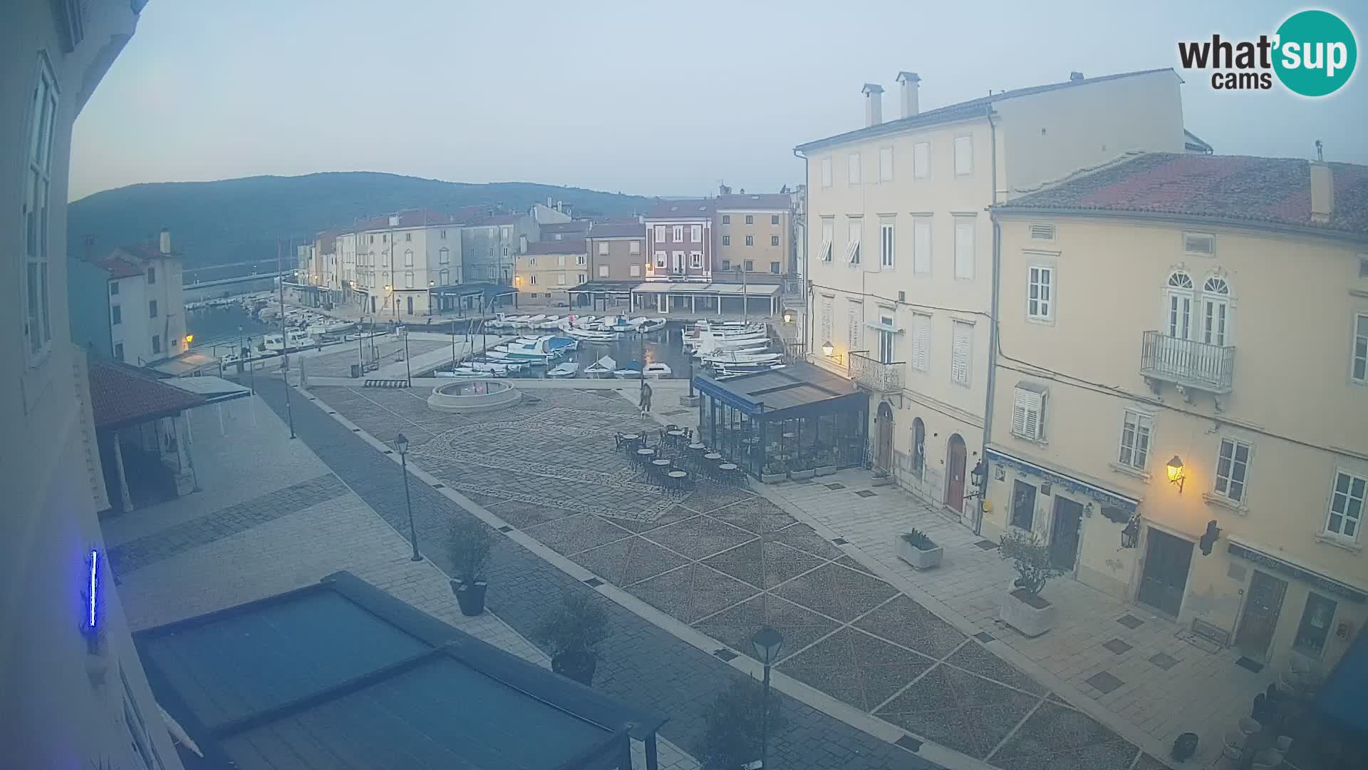LIVE cam Cres Stadt – Hauptplatz und “mandrač” – Cres Insel – Kroatien