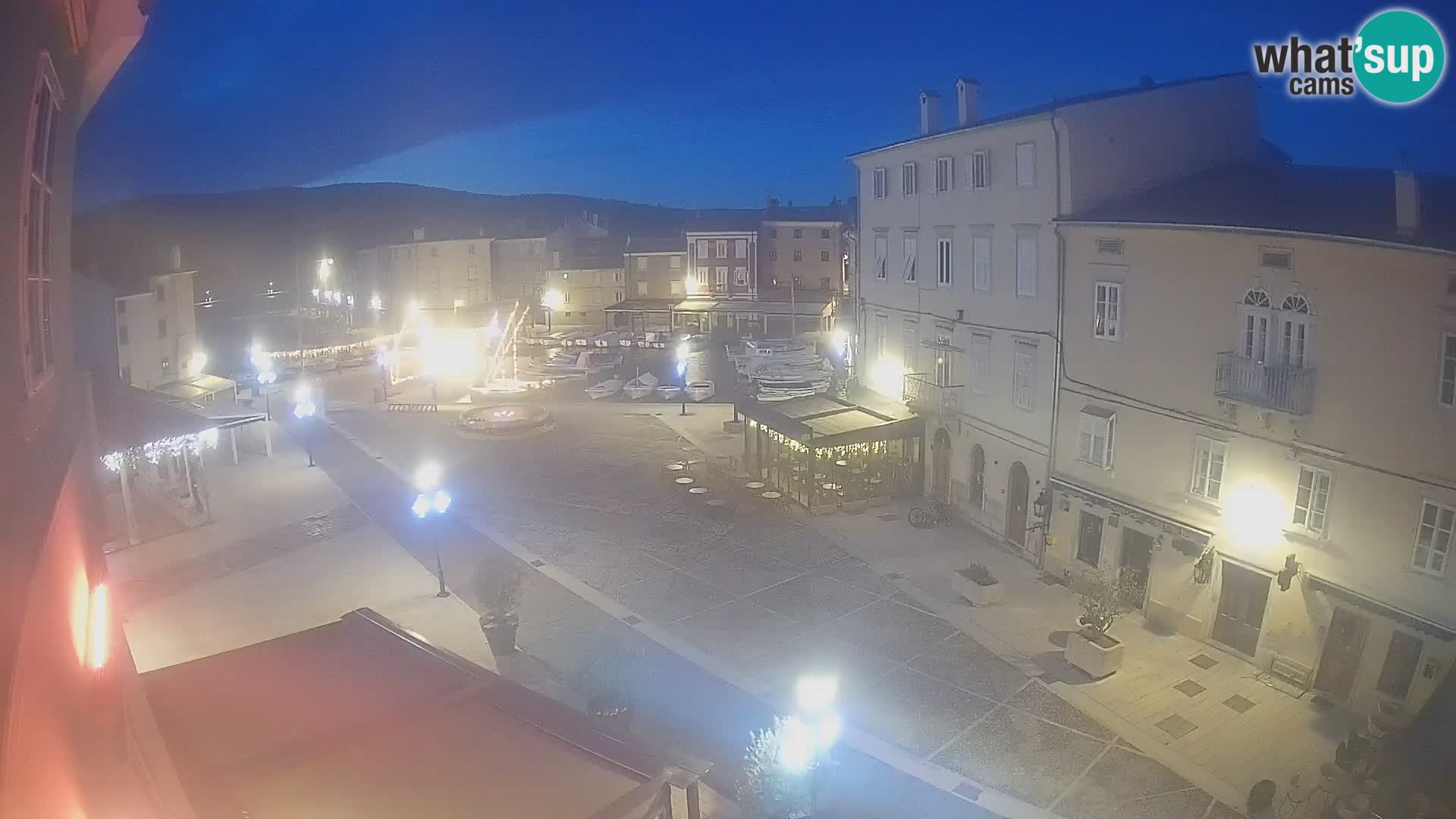 LIVE cam Cres Stadt – Hauptplatz und “mandrač” – Cres Insel – Kroatien