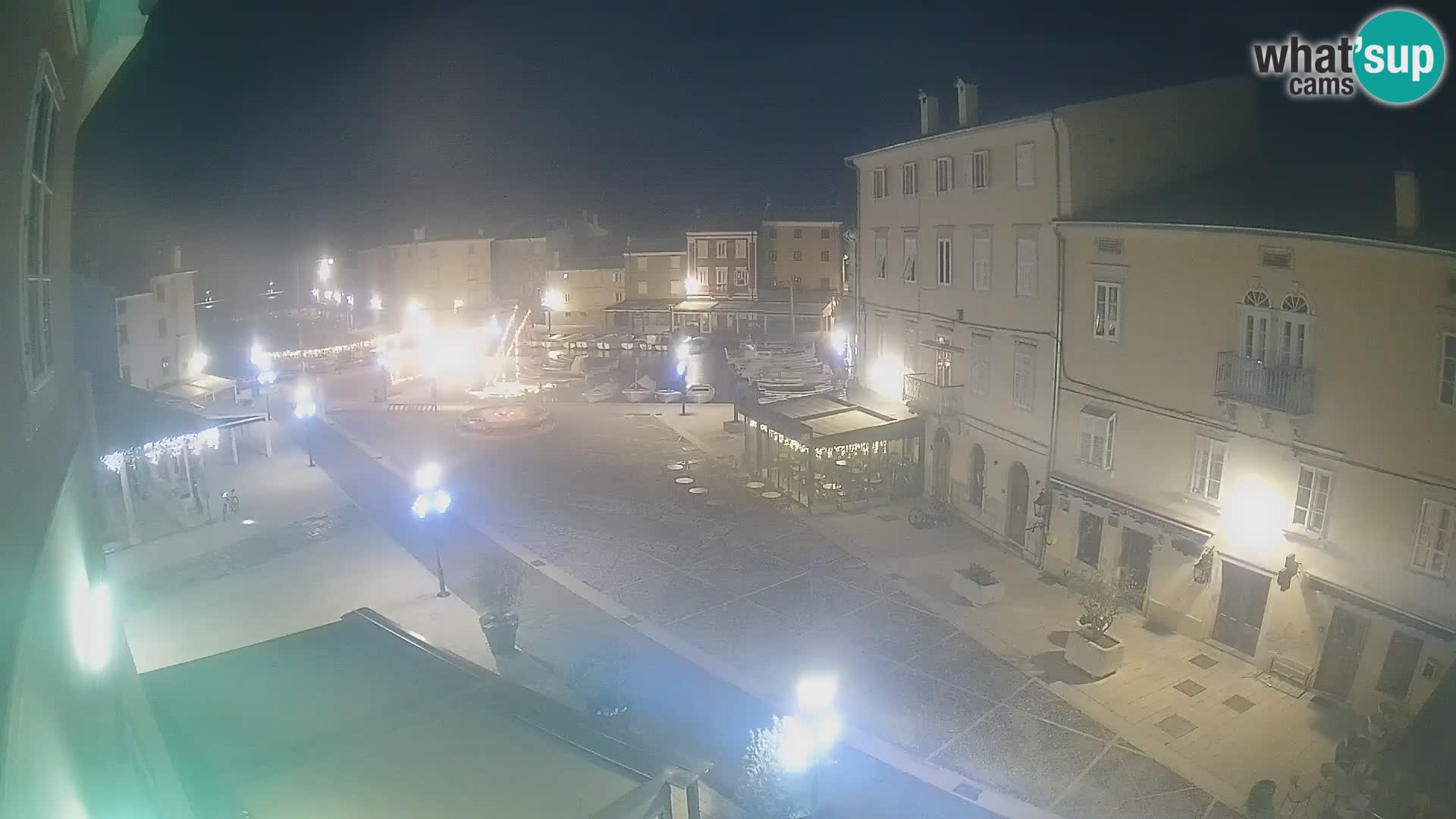 Kamera v ŽIVO Cres mesto – glavni trg in “mandrač” – otok Cres – Hrvaška