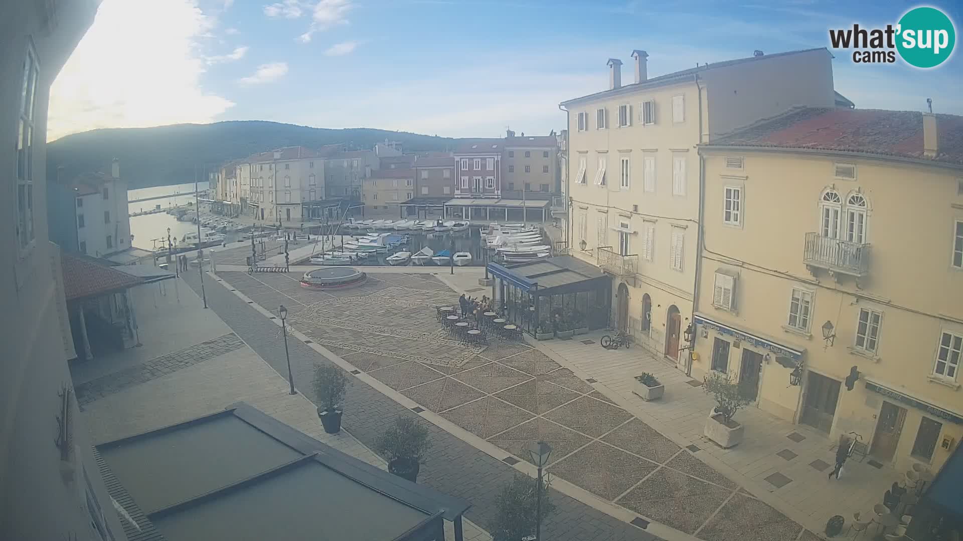 LIVE cam Cres Stadt – Hauptplatz und “mandrač” – Cres Insel – Kroatien