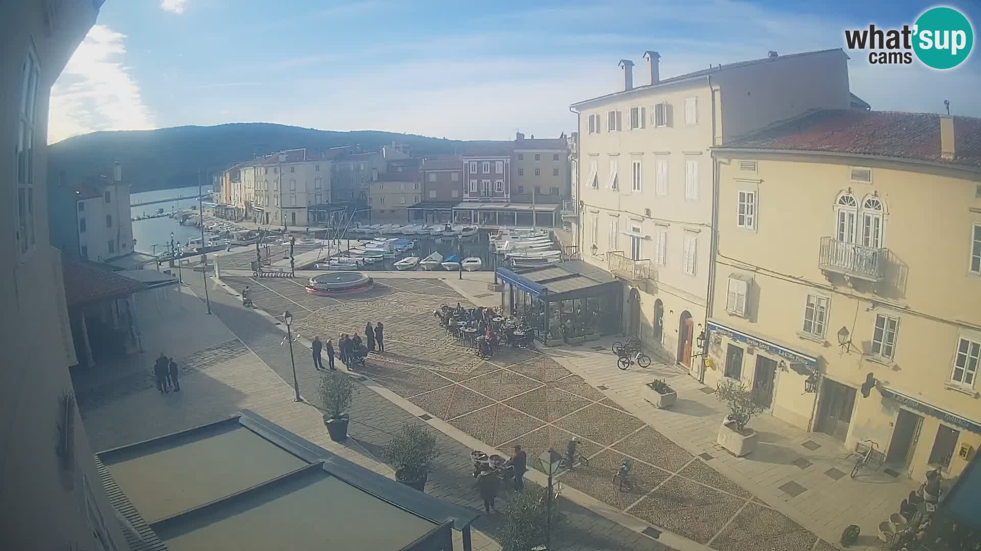 LIVE cam Cres città – piazza principale e “mandrač” – isola di Cherso – Croazia