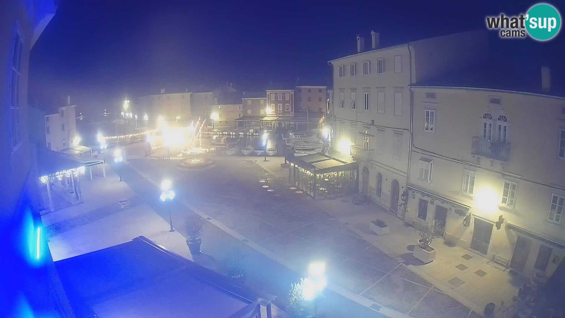 LIVE cam Cres city – place principale et “mandrač” – île de Cres – Croatie