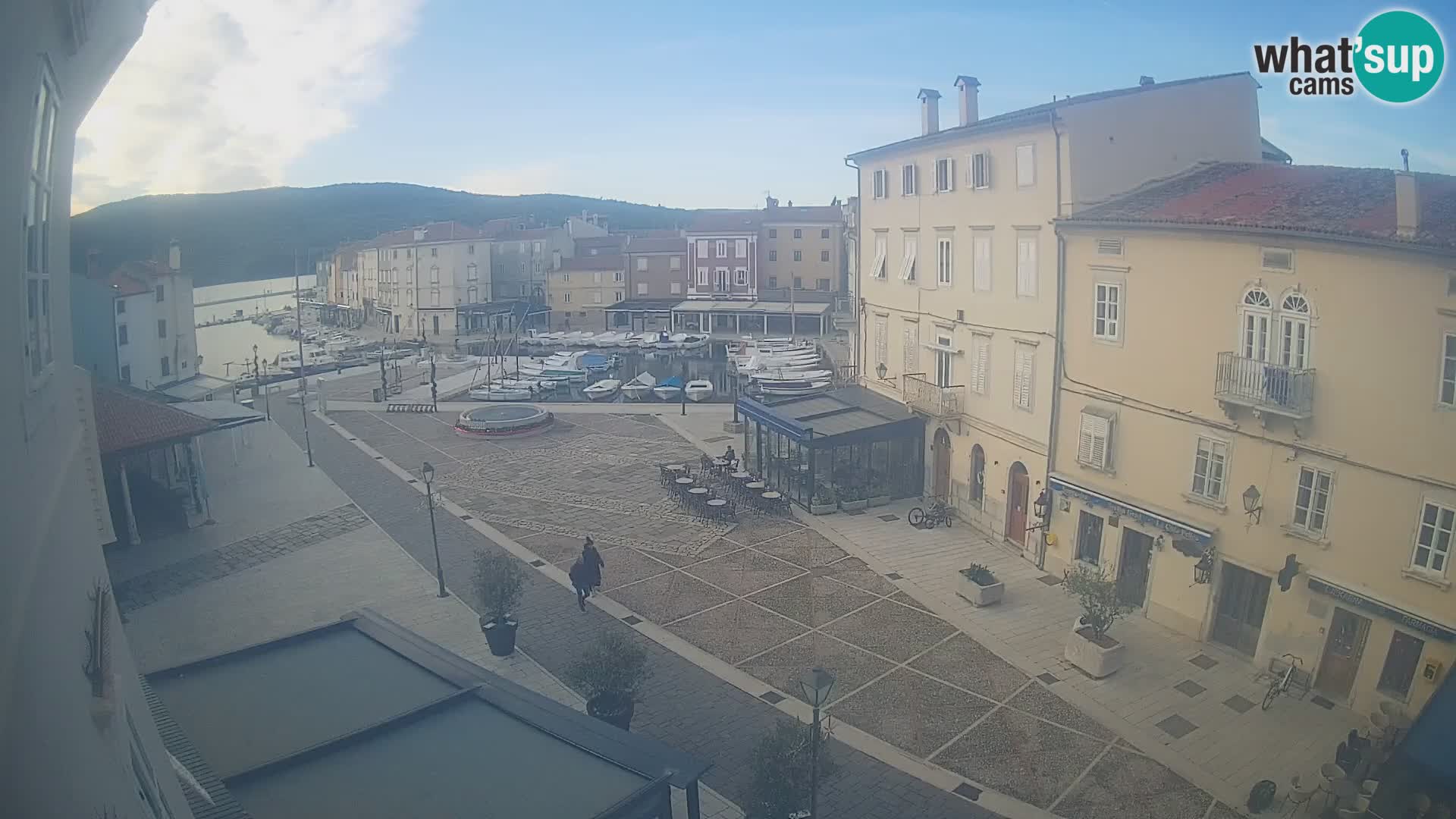 LIVE cam Cres città – piazza principale e “mandrač” – isola di Cherso – Croazia