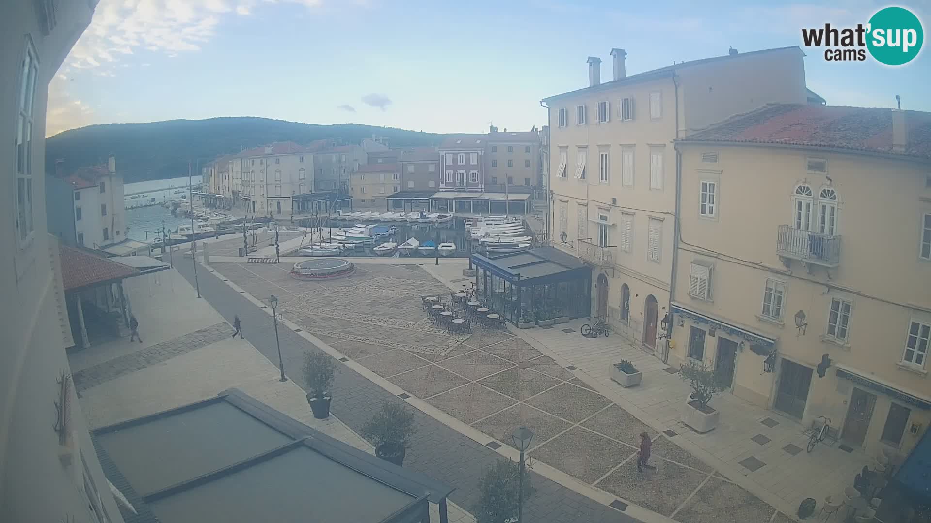 LIVE cam Cres Stadt – Hauptplatz und “mandrač” – Cres Insel – Kroatien