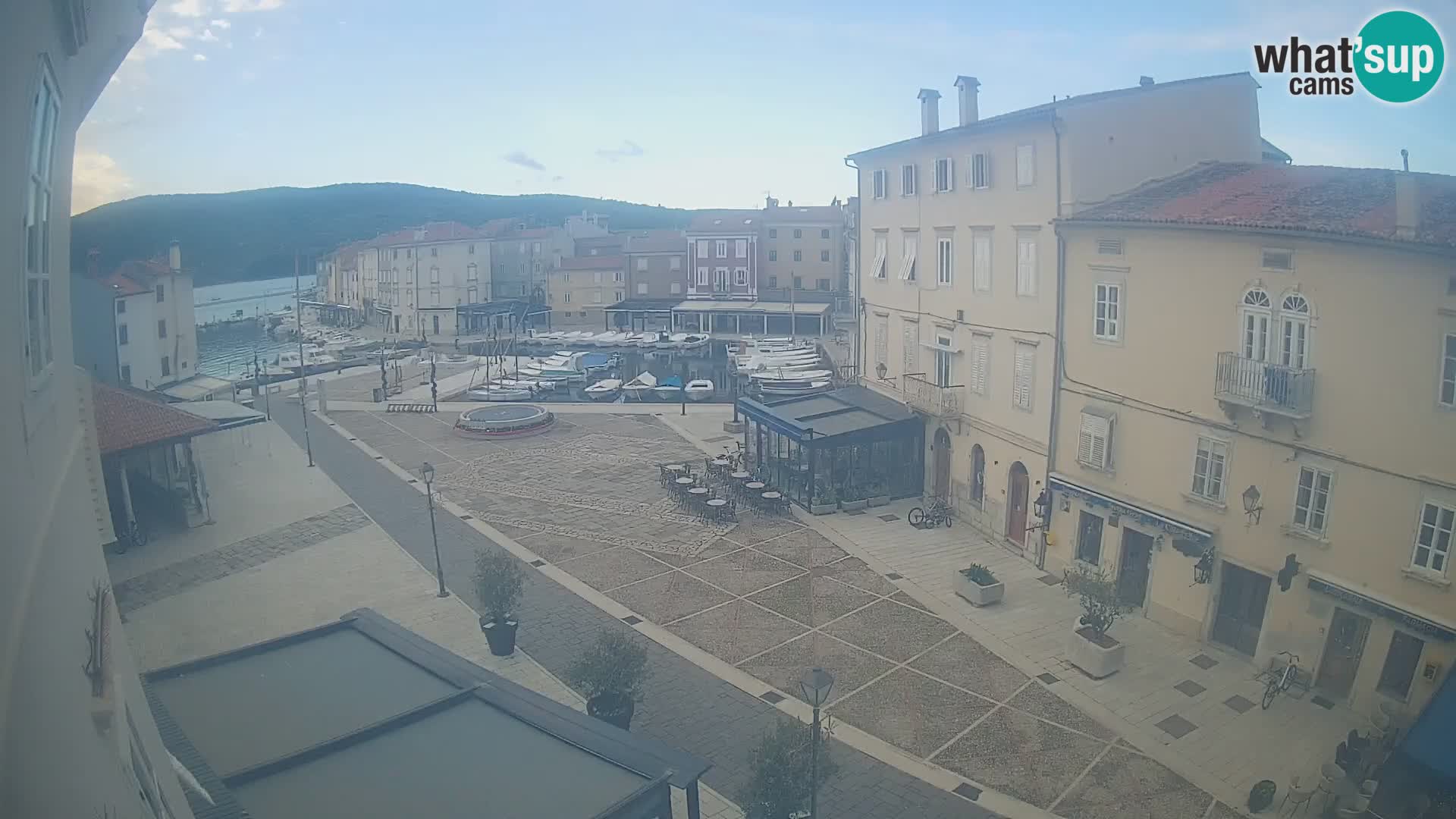 LIVE cam Cres Stadt – Hauptplatz und “mandrač” – Cres Insel – Kroatien