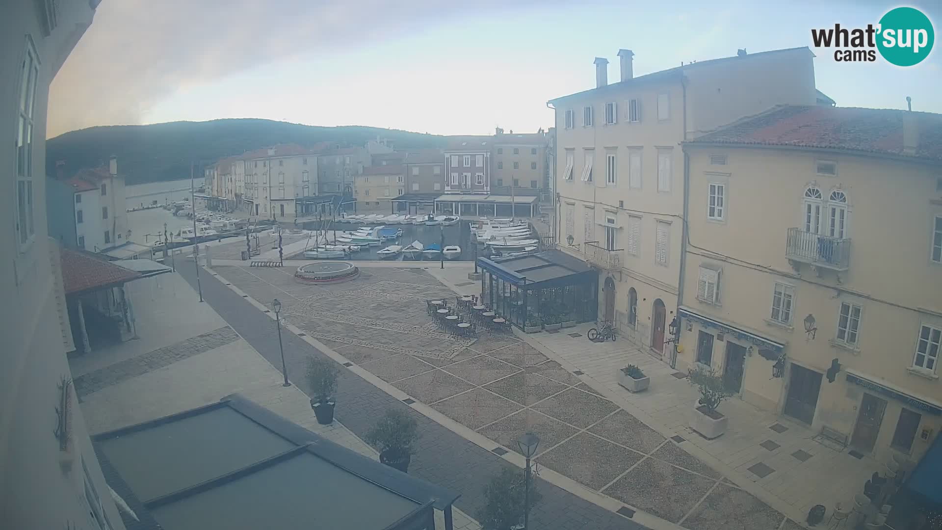 LIVE cam Cres città – piazza principale e “mandrač” – isola di Cherso – Croazia