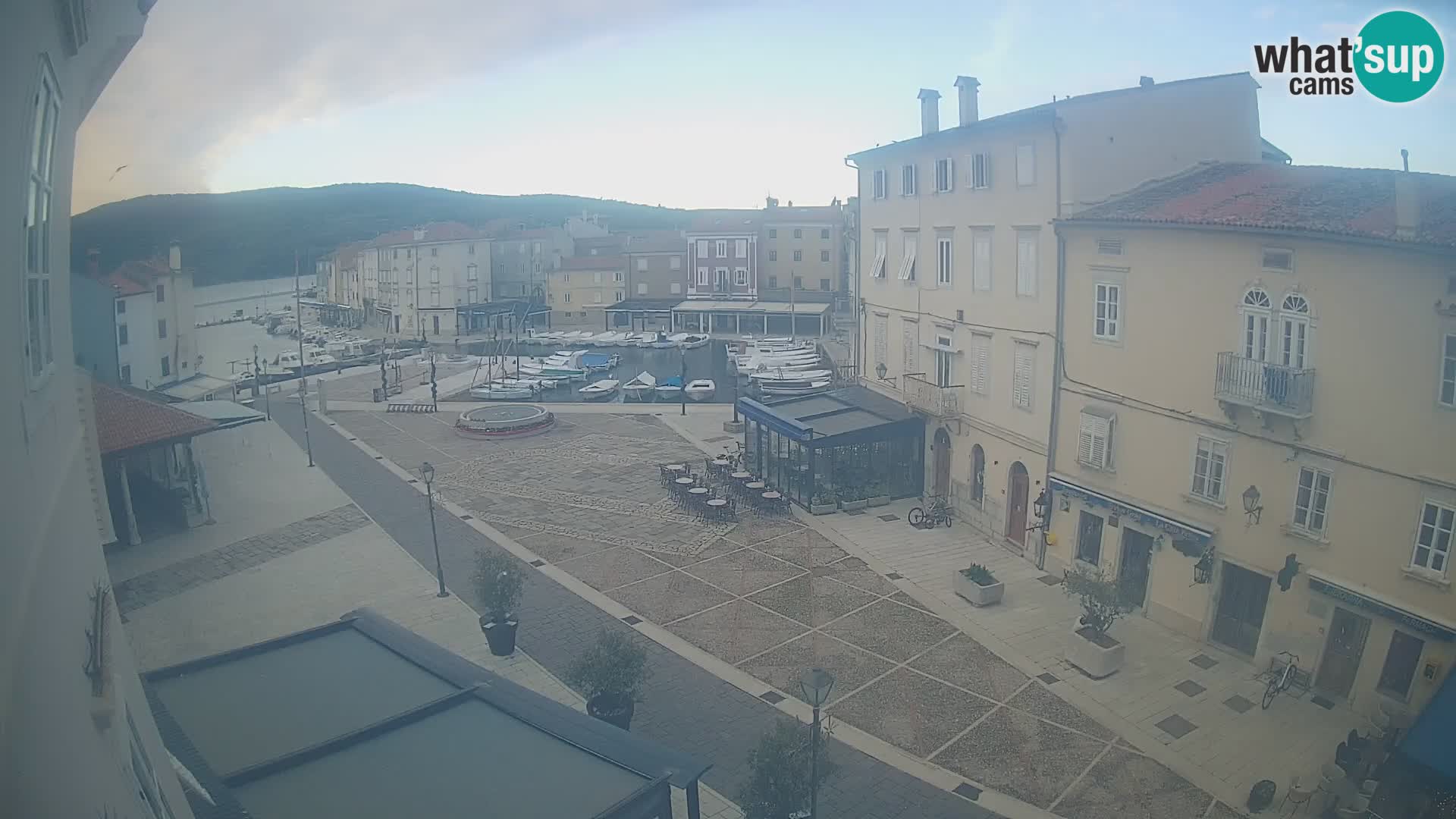 LIVE cam Cres città – piazza principale e “mandrač” – isola di Cherso – Croazia