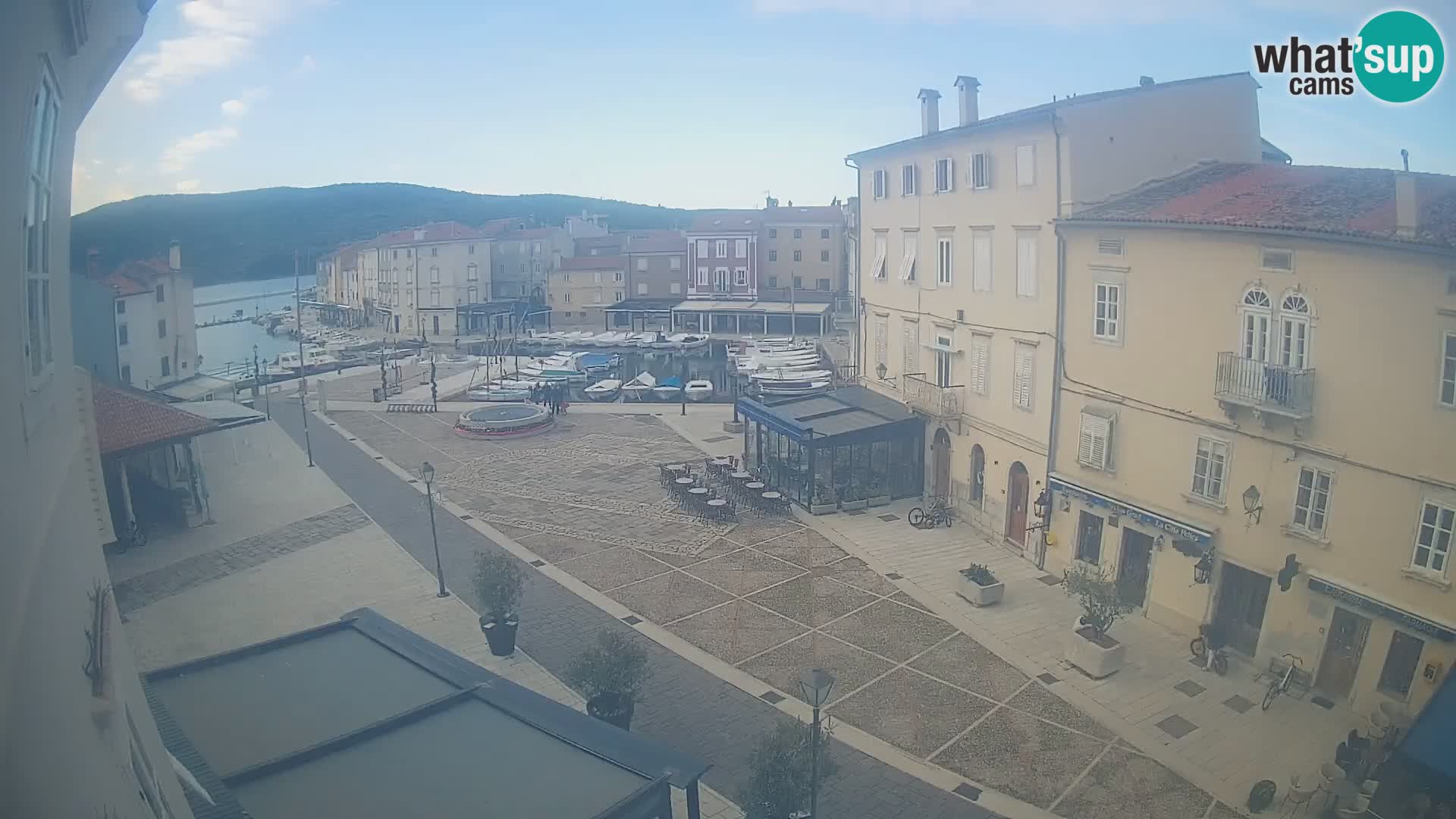 LIVE cam Cres città – piazza principale e “mandrač” – isola di Cherso – Croazia