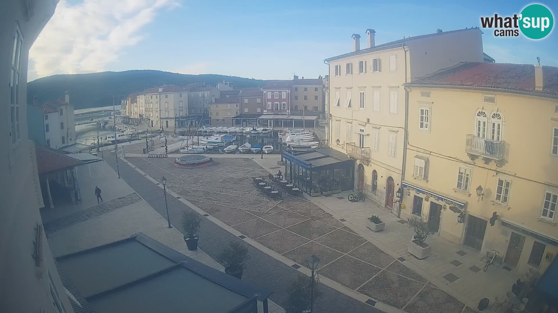 LIVE cam Cres città – piazza principale e “mandrač” – isola di Cherso – Croazia