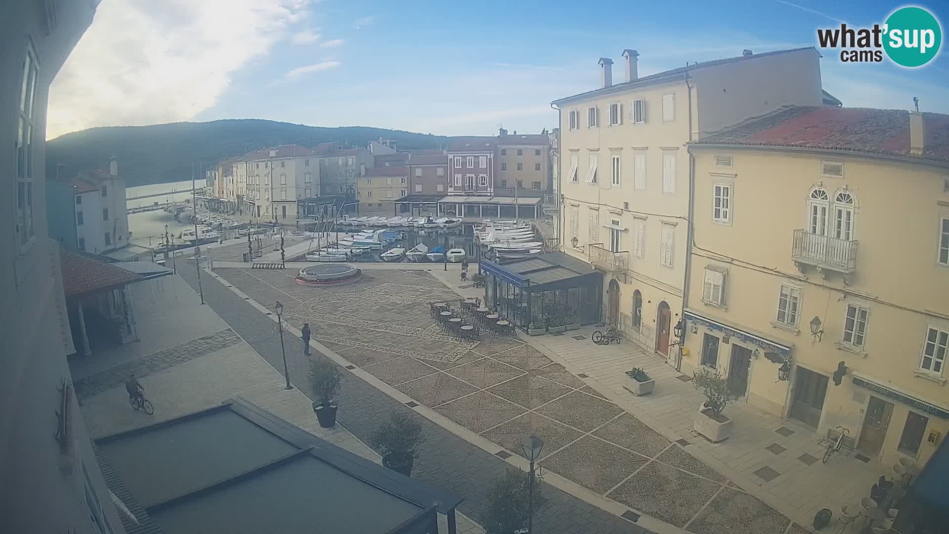 LIVE cam Cres city – place principale et “mandrač” – île de Cres – Croatie