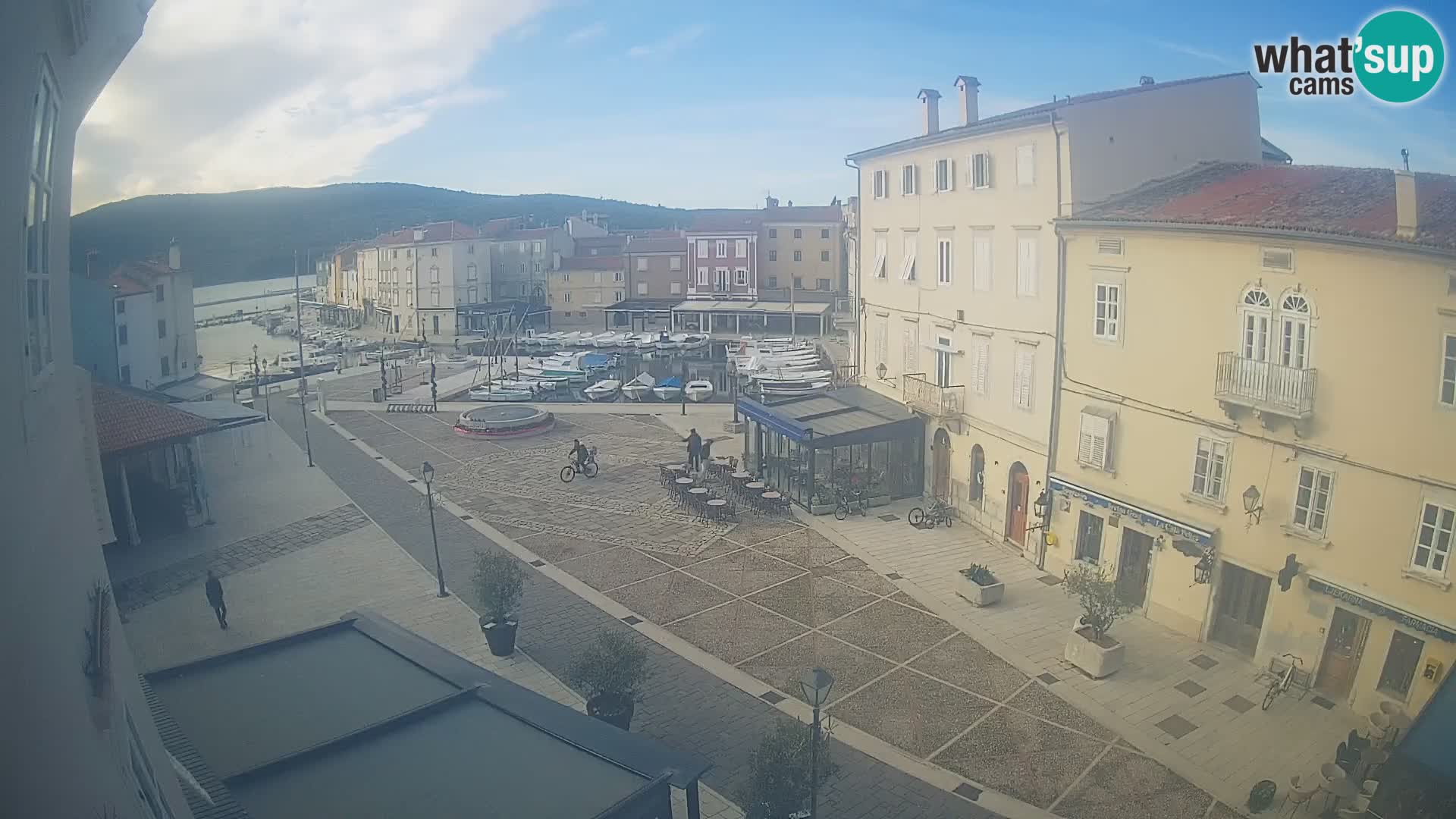 LIVE cam Cres Stadt – Hauptplatz und “mandrač” – Cres Insel – Kroatien