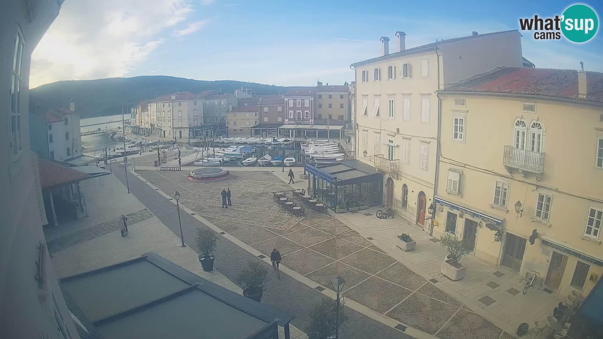 LIVE cam Cres city – place principale et “mandrač” – île de Cres – Croatie