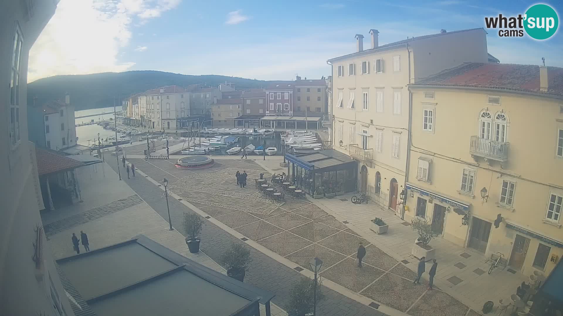 LIVE cam Cres città – piazza principale e “mandrač” – isola di Cherso – Croazia