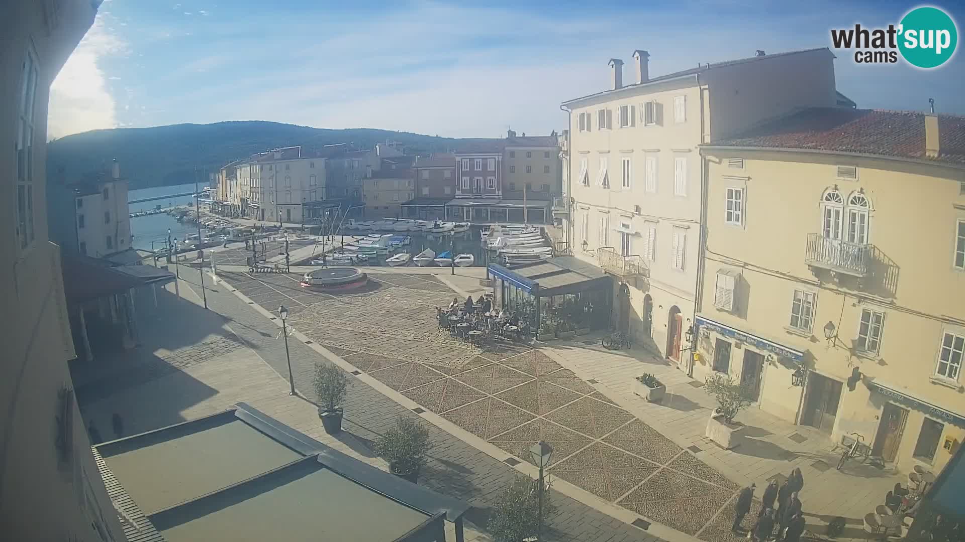 LIVE cam Cres Stadt – Hauptplatz und “mandrač” – Cres Insel – Kroatien