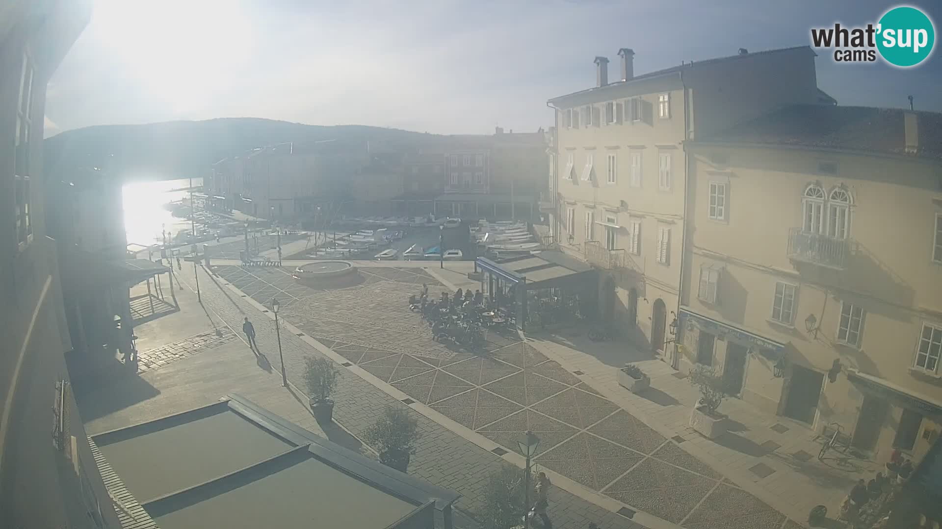 LIVE cam Cres città – piazza principale e “mandrač” – isola di Cherso – Croazia