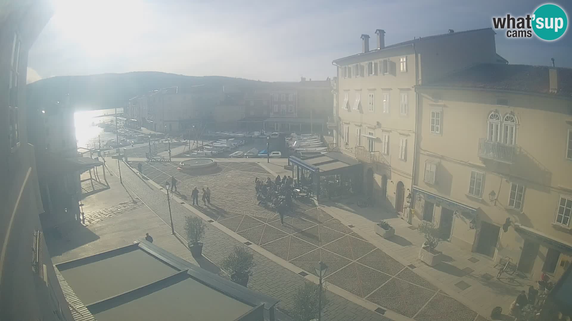 LIVE cam Cres Stadt – Hauptplatz und “mandrač” – Cres Insel – Kroatien