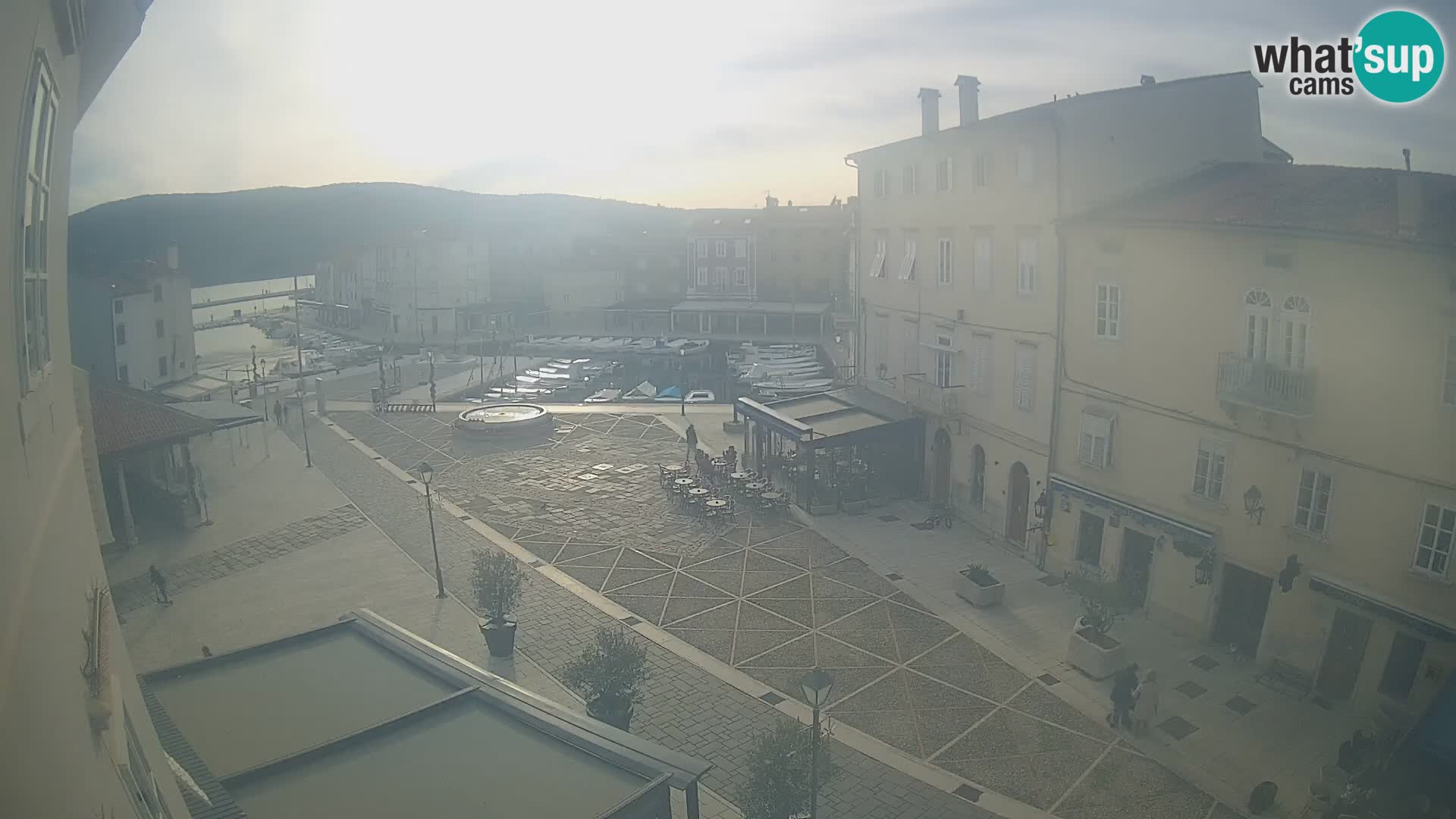 LIVE cam Cres città – piazza principale e “mandrač” – isola di Cherso – Croazia