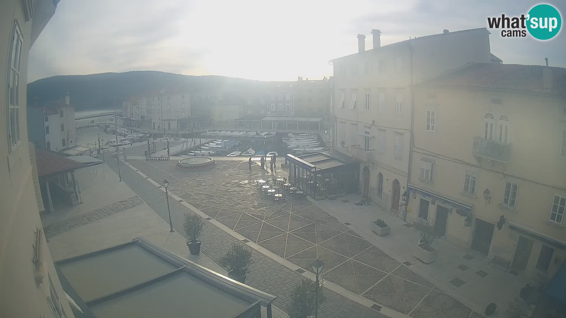 LIVE cam Cres città – piazza principale e “mandrač” – isola di Cherso – Croazia