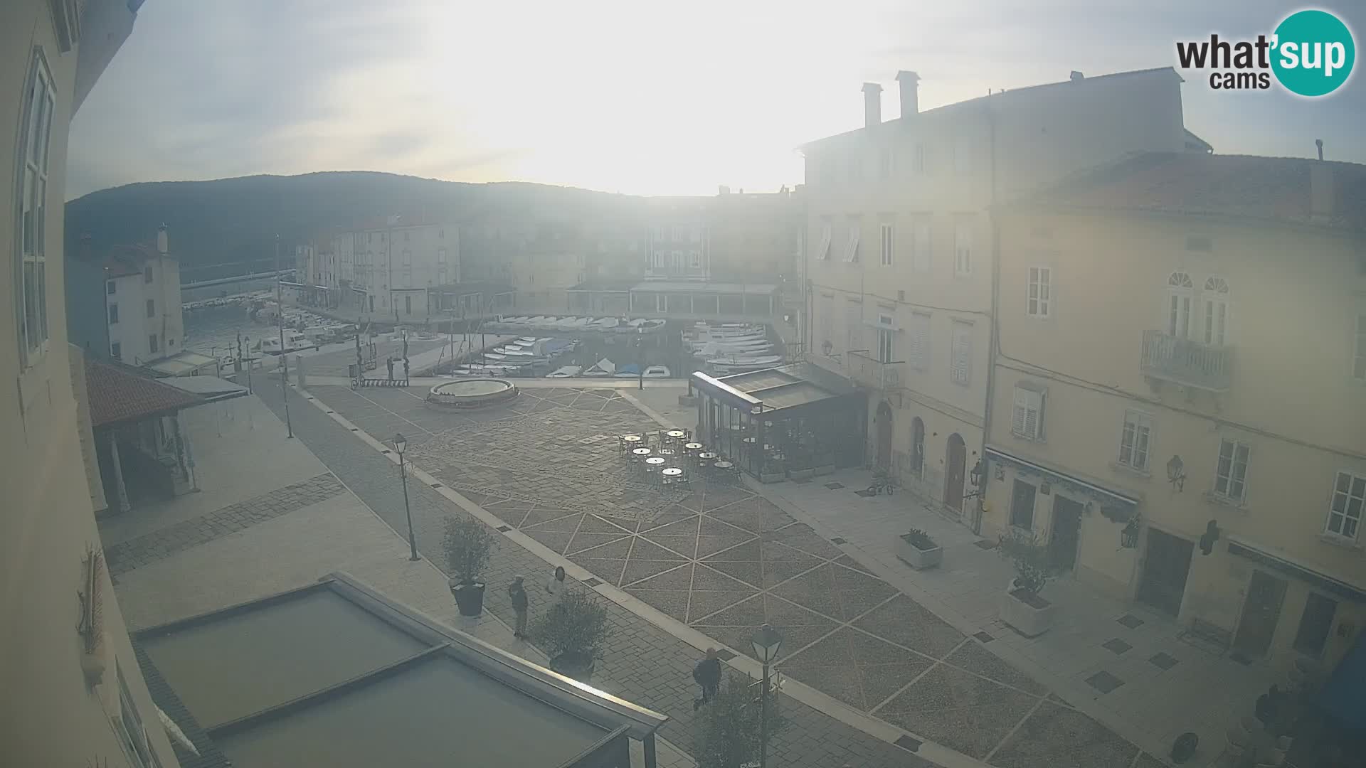 LIVE cam Cres Stadt – Hauptplatz und “mandrač” – Cres Insel – Kroatien