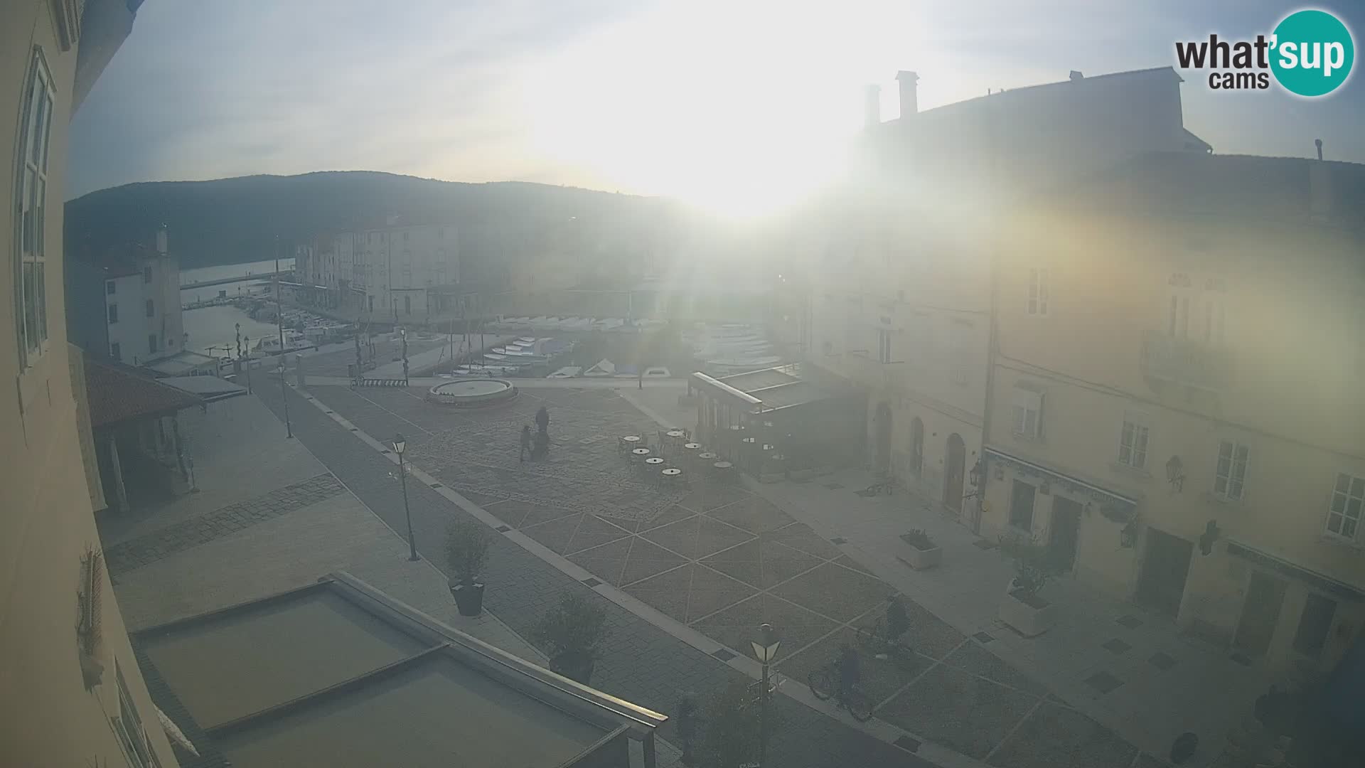 Cámara en vivo ciudad de Cres – plaza principal y “mandrač” – isla de Cres – Croacia