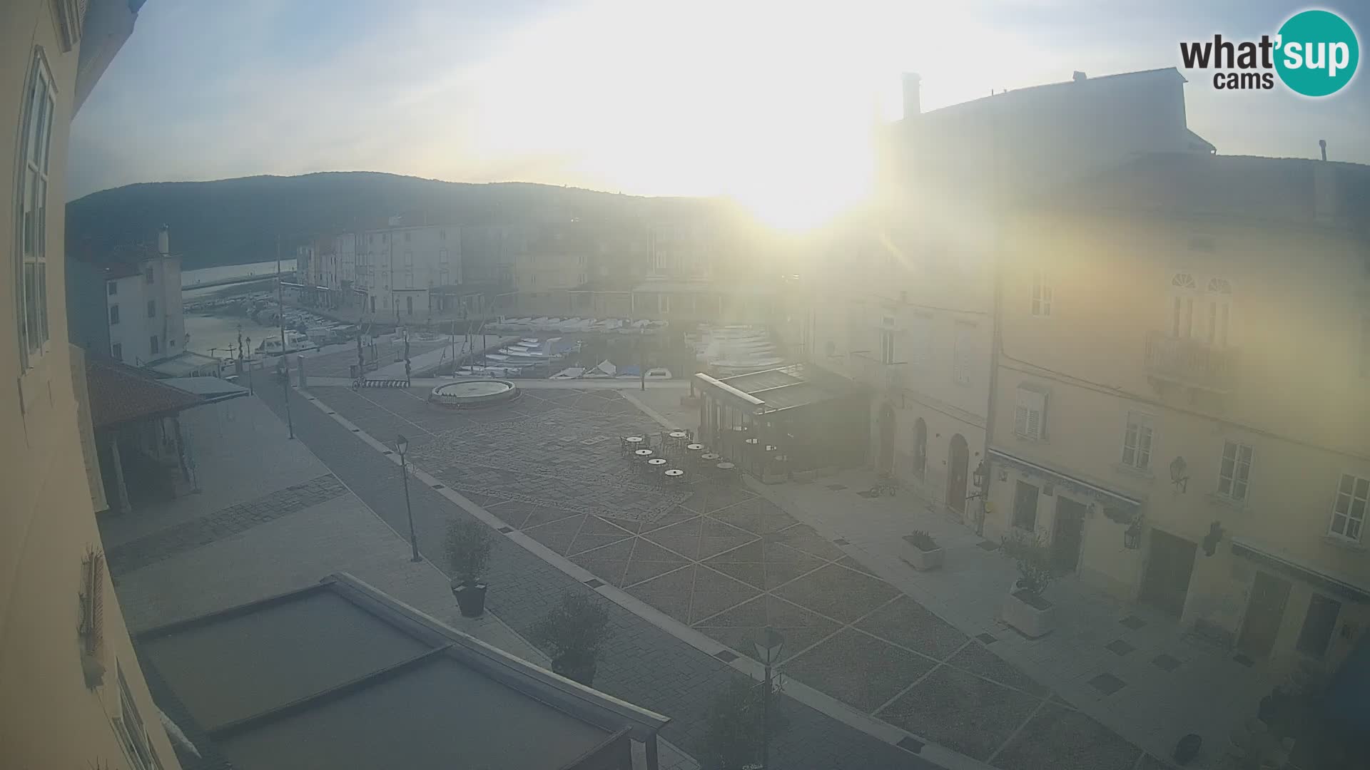 LIVE cam Cres Stadt – Hauptplatz und “mandrač” – Cres Insel – Kroatien