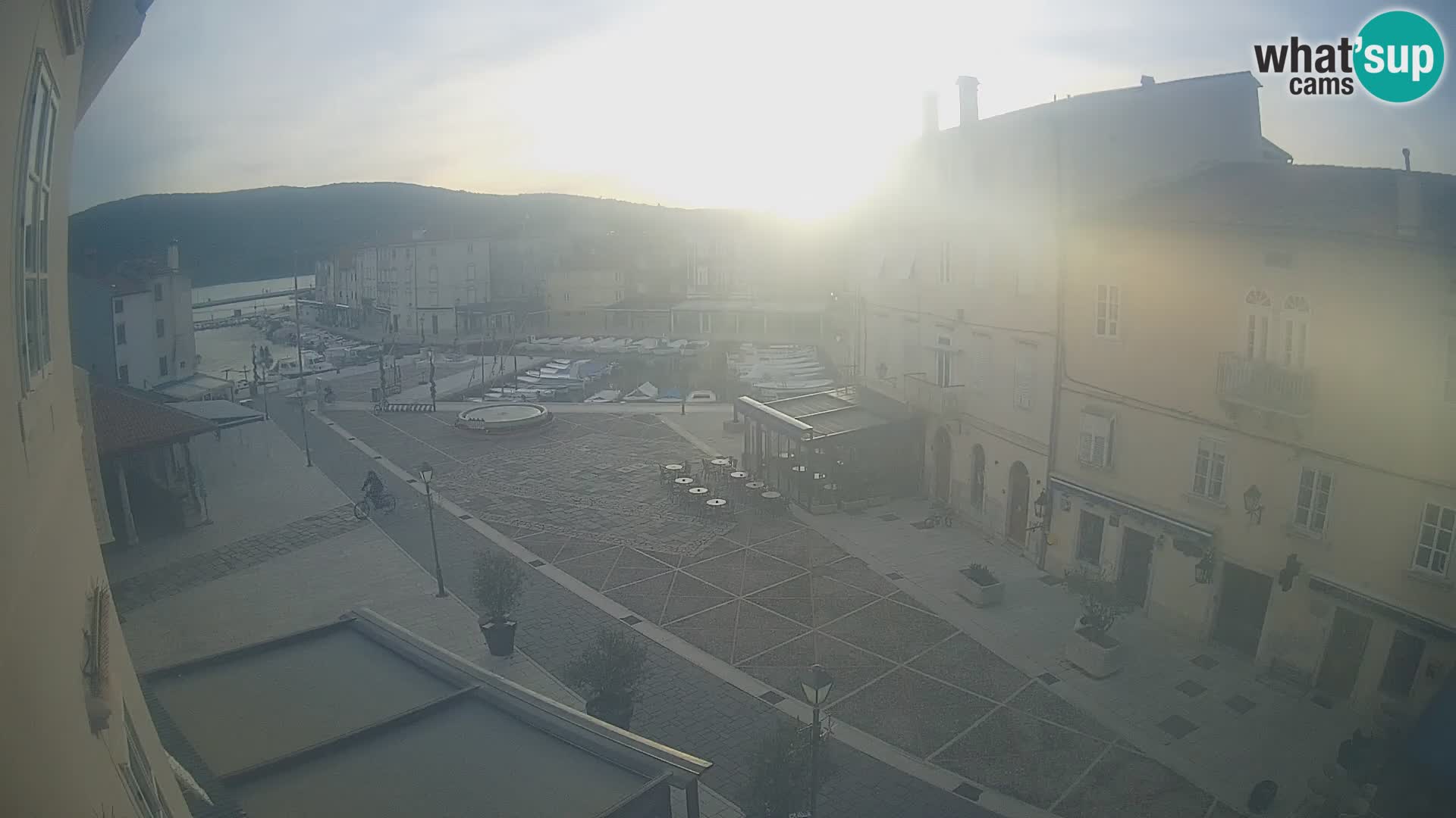 LIVE cam Cres Stadt – Hauptplatz und “mandrač” – Cres Insel – Kroatien